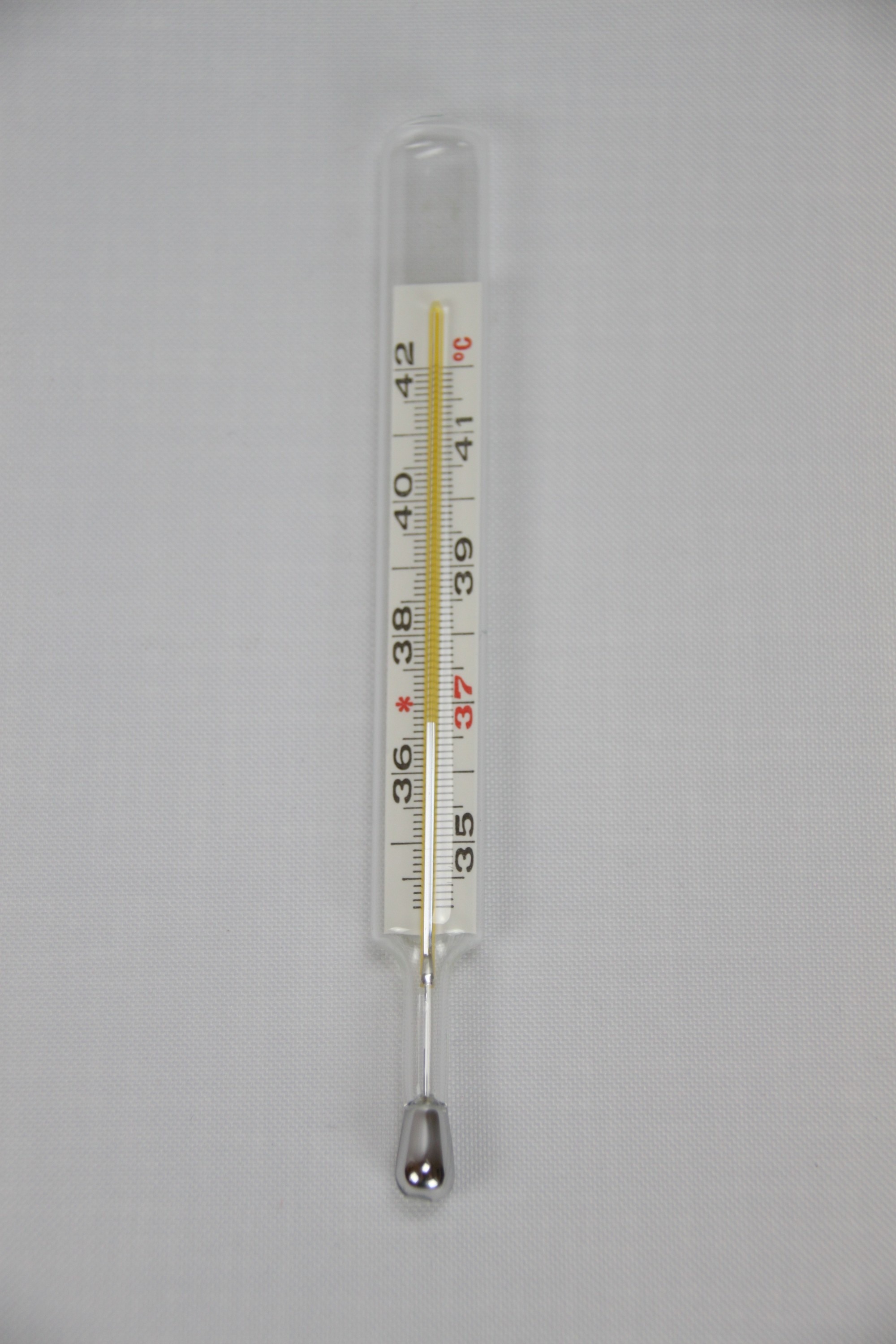 Fieberthermometer für rektale Messung, Vorderseite (Krankenhausmuseum Bielefeld e.V. CC BY-NC-SA)