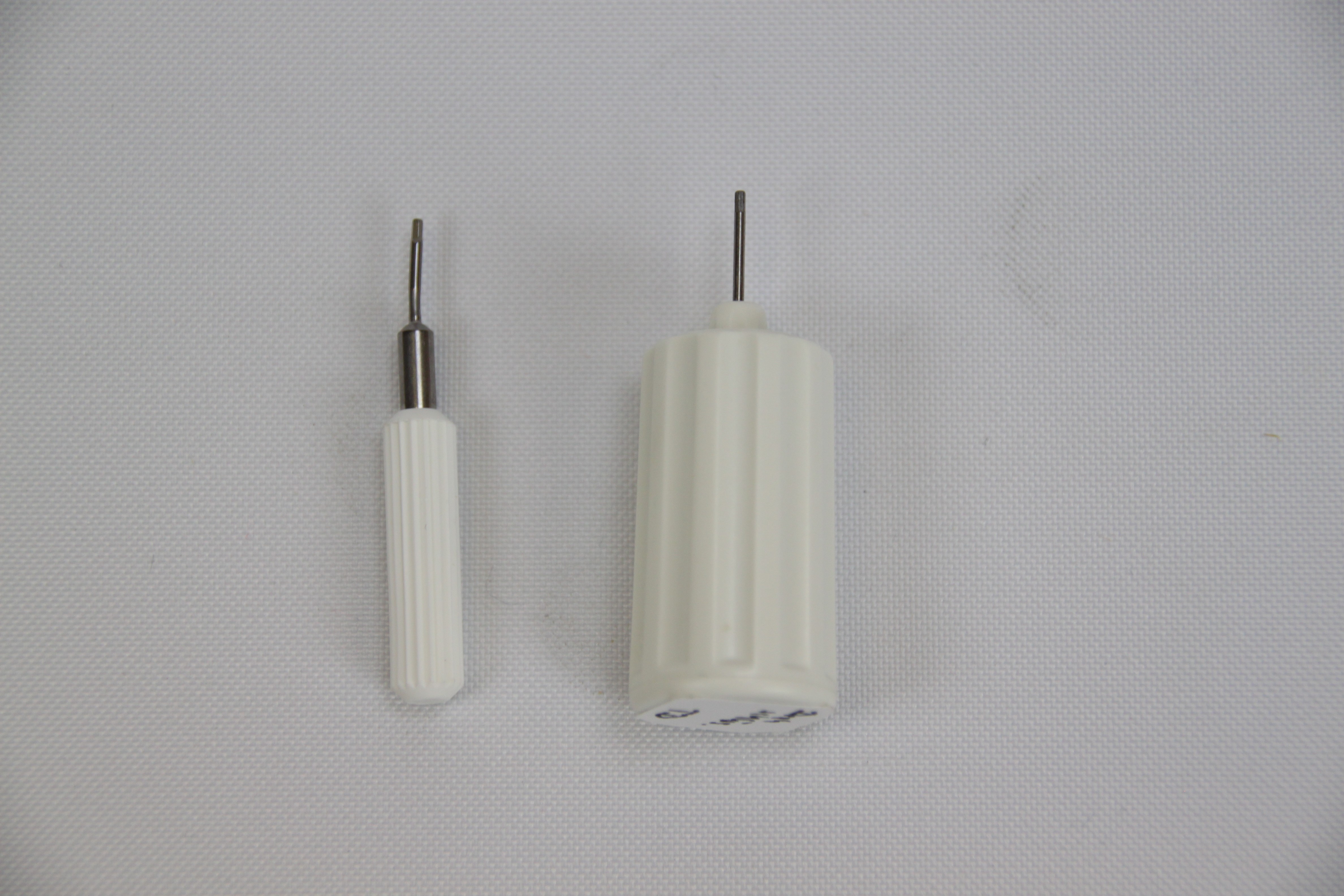 Für die Elektroden-Befestigung in Herzschrittmacher-Implantaten (mit/ohne Drehmoment-Begrenzung) (Krankenhausmuseum Bielefeld e.V. CC BY-NC-SA)