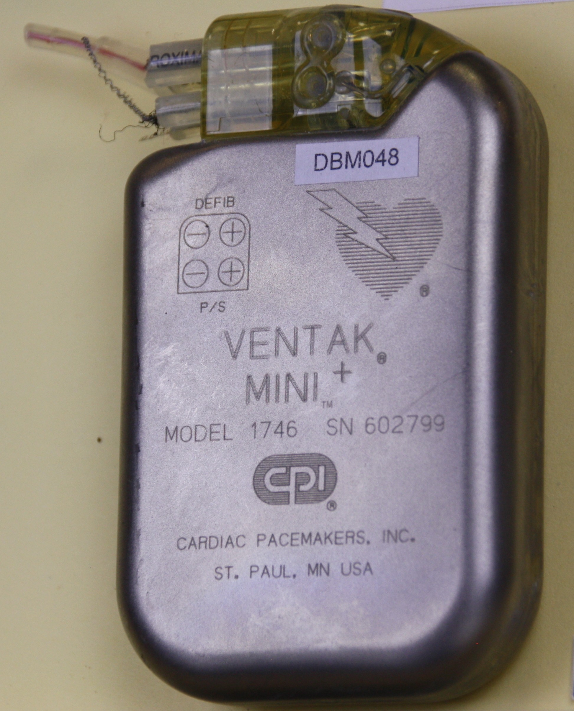 Herzschrittmacher-Defibrillator-Implantat Ventak Mini (Krankenhausmuseum Bielefeld e.V. CC BY-NC-SA)
