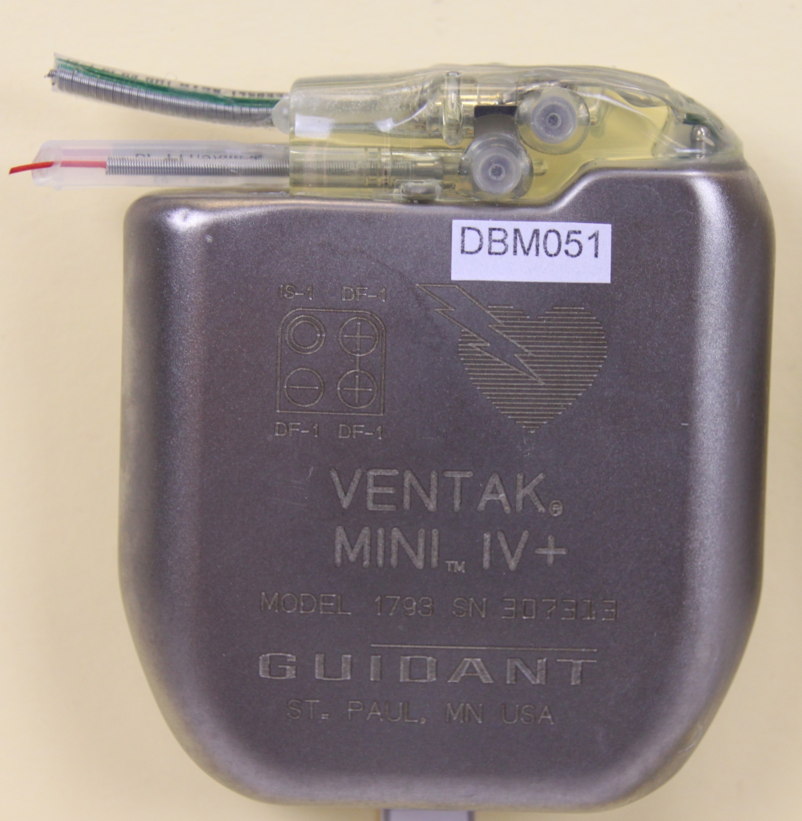 Herzschrittmacher-Defibrillator Ventak Mini IV+ 1793 (Krankenhausmuseum Bielefeld e.V. CC BY-NC-SA)