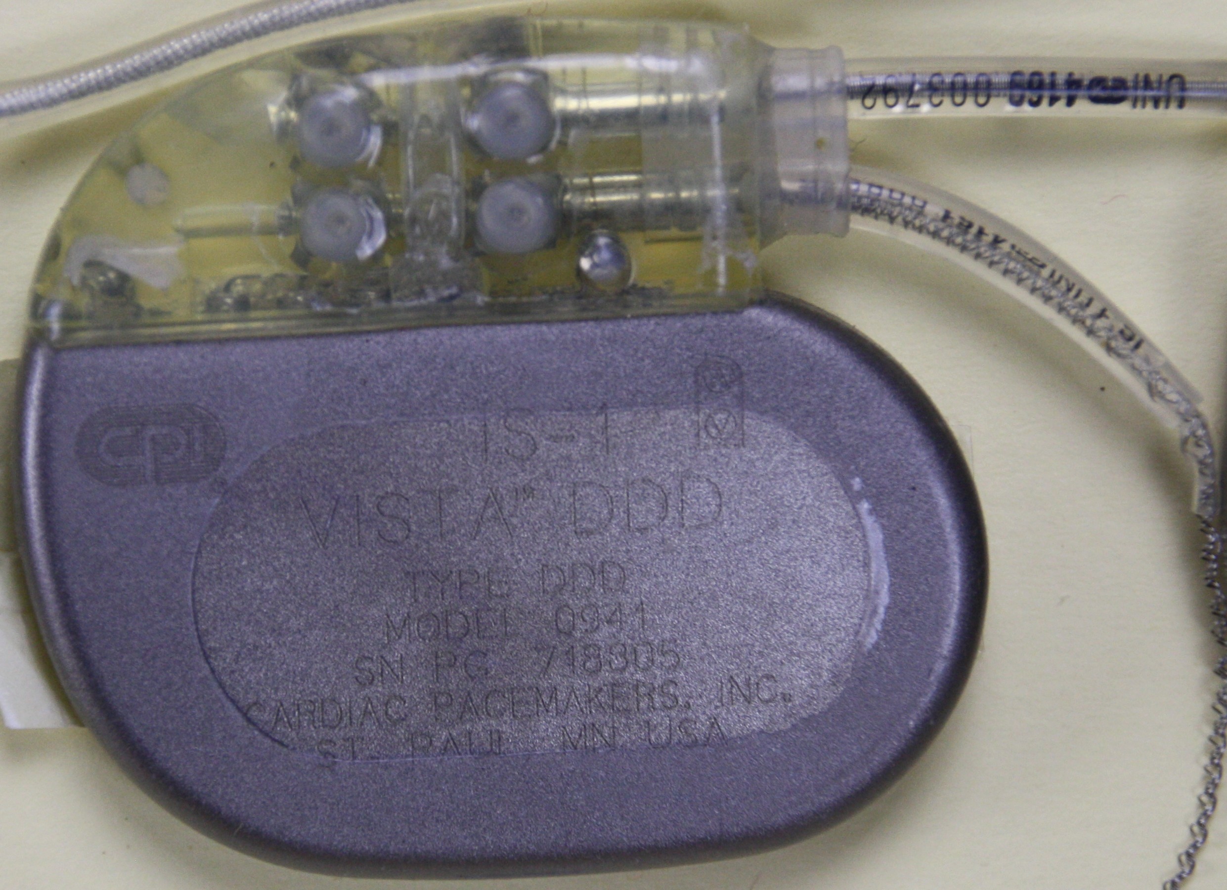 Herzschrittmacher-Implantat CPI, Vista DDD 0941 (Krankenhausmuseum Bielefeld e.V. CC BY-NC-SA)