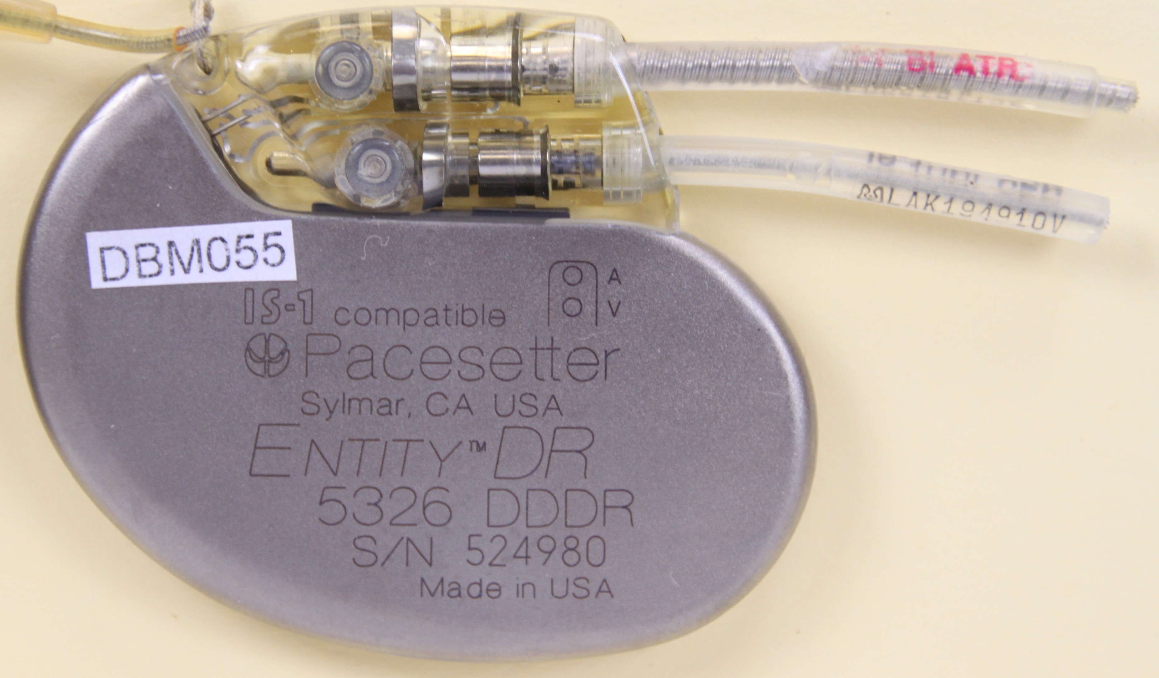 Herzschrittmacher-Implantat Pacesetter ENTITY DR 5326 (Krankenhausmuseum Bielefeld e.V. CC BY-NC-SA)