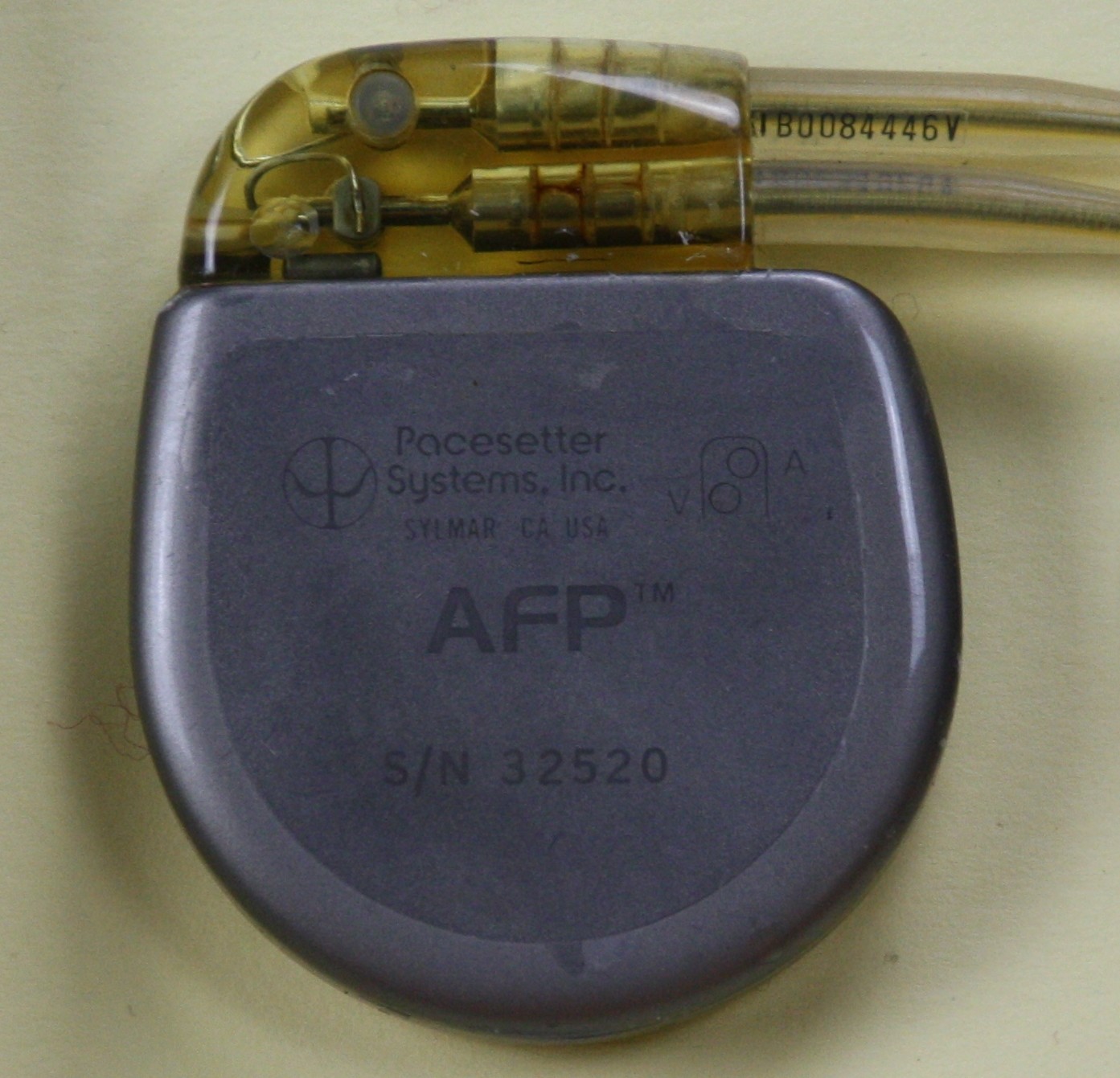 Herzschrittmacher-Implantat Pacesetter Systems AFP (Krankenhausmuseum Bielefeld e.V. CC BY-NC-SA)