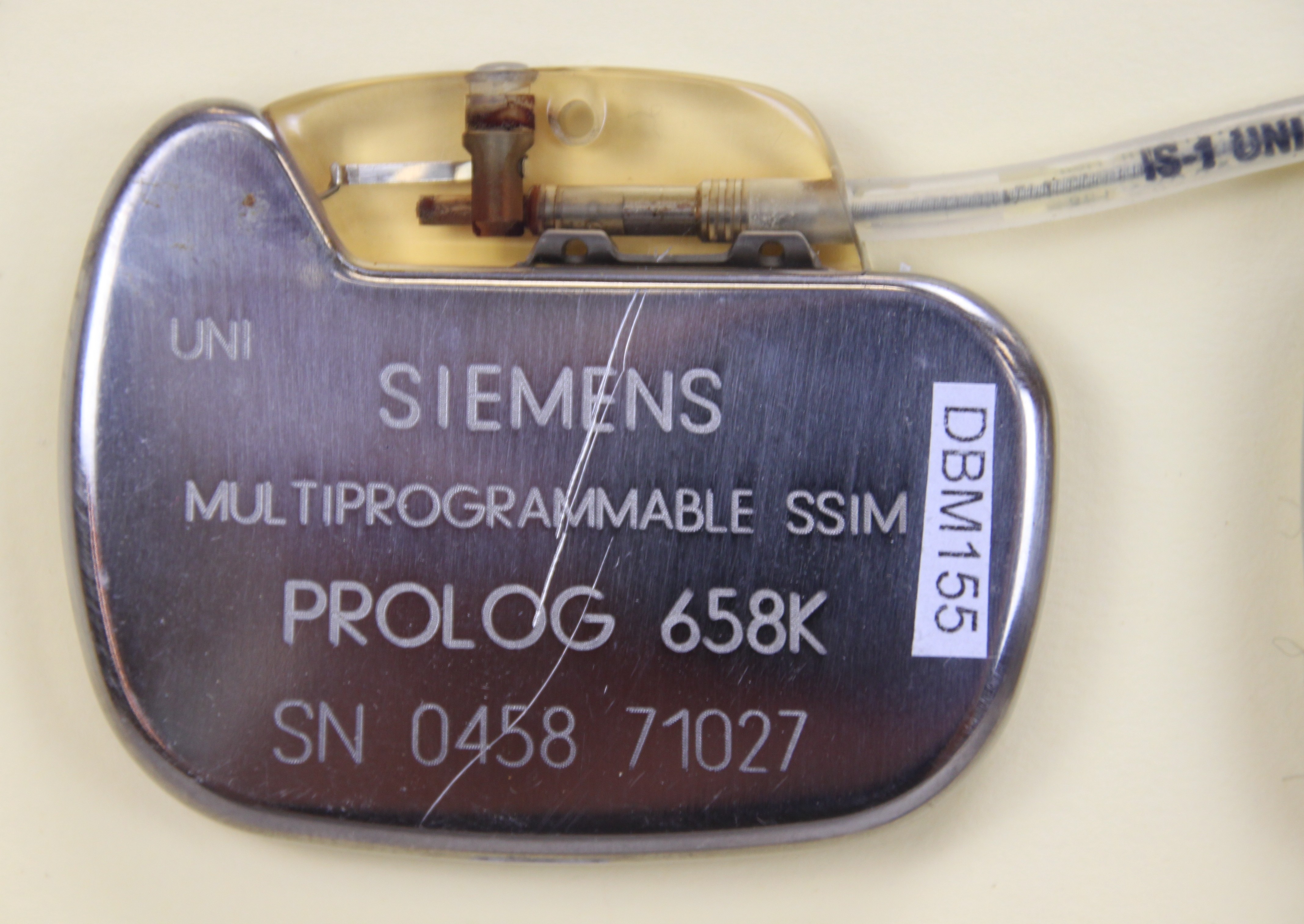 Herzschrittmacher-Implantat Siemens-Elema Prolog 658K (Krankenhausmuseum Bielefeld e.V. CC BY-NC-SA)