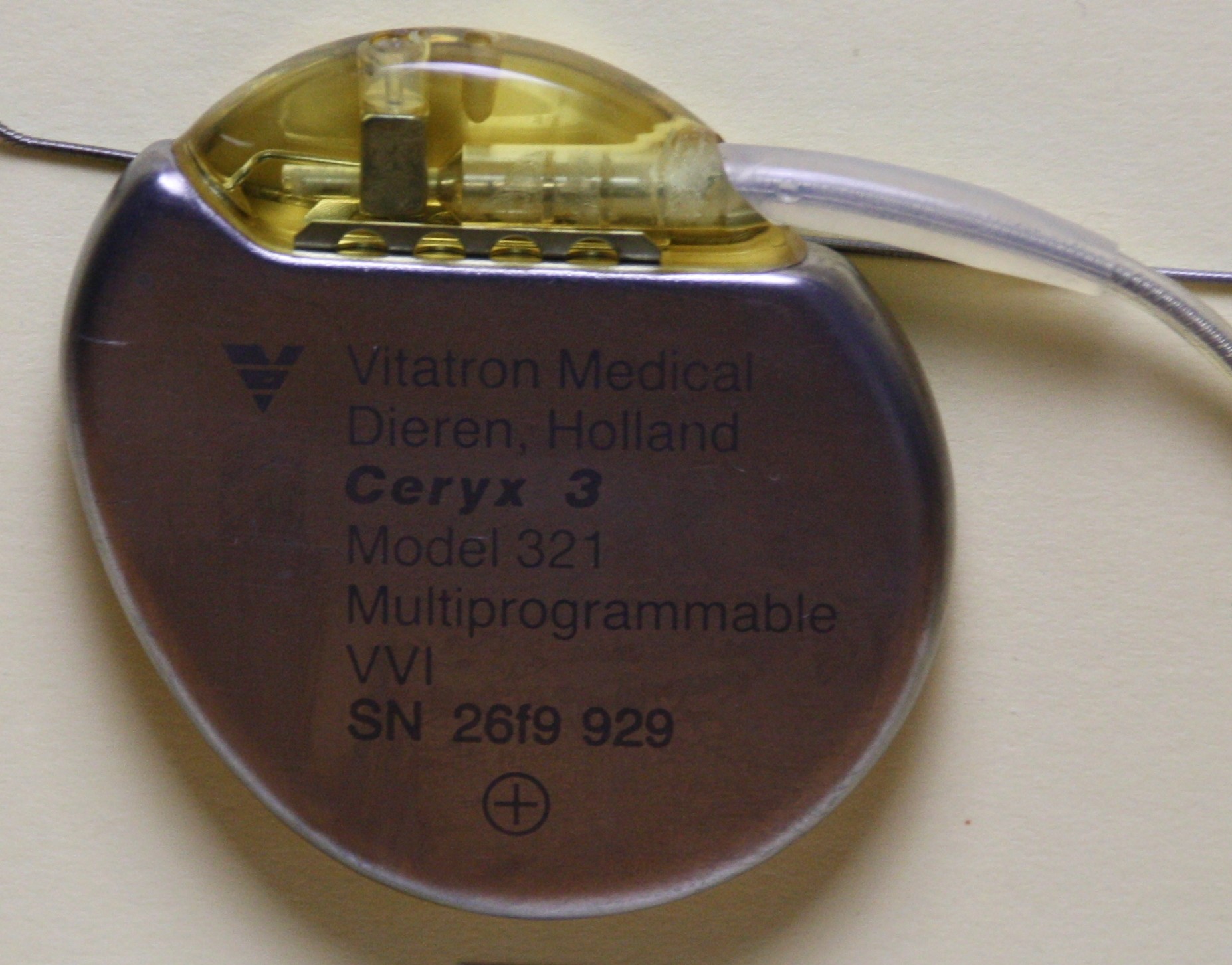 Herzschrittmacher-Implantat Viatron Medical Ceryx 3 321 (Krankenhausmuseum Bielefeld e.V. CC BY-NC-SA)