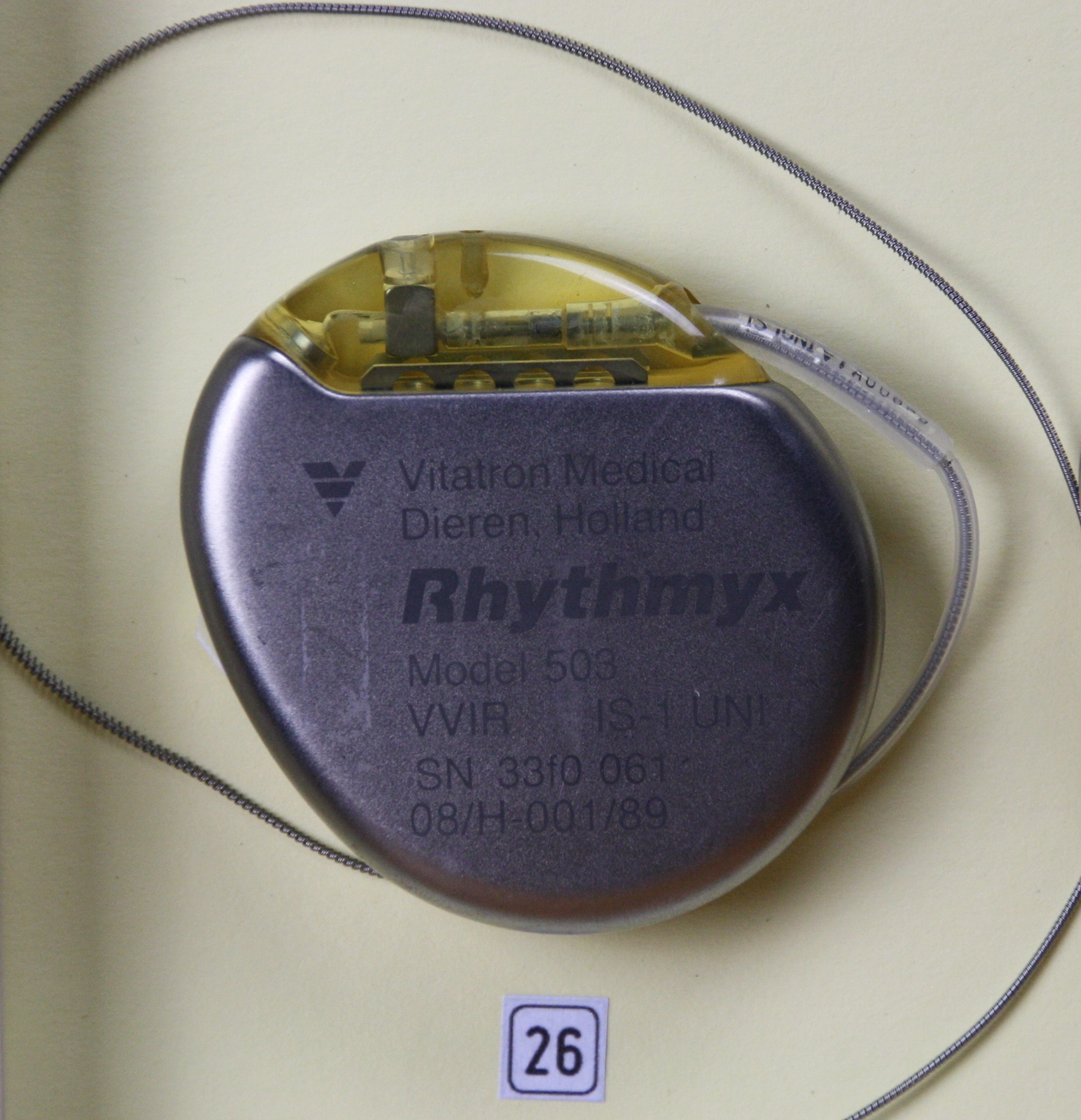 Herzschrittmacher-Implantat Viatron Medical Rhythmyx 503 (Krankenhausmuseum Bielefeld e.V. CC BY-NC-SA)