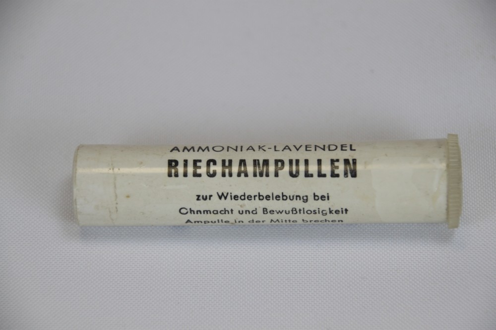 Medikamenten-Röhrchen mit Riechampullen (Krankenhausmuseum Bielefeld e.V. CC BY-NC-SA)