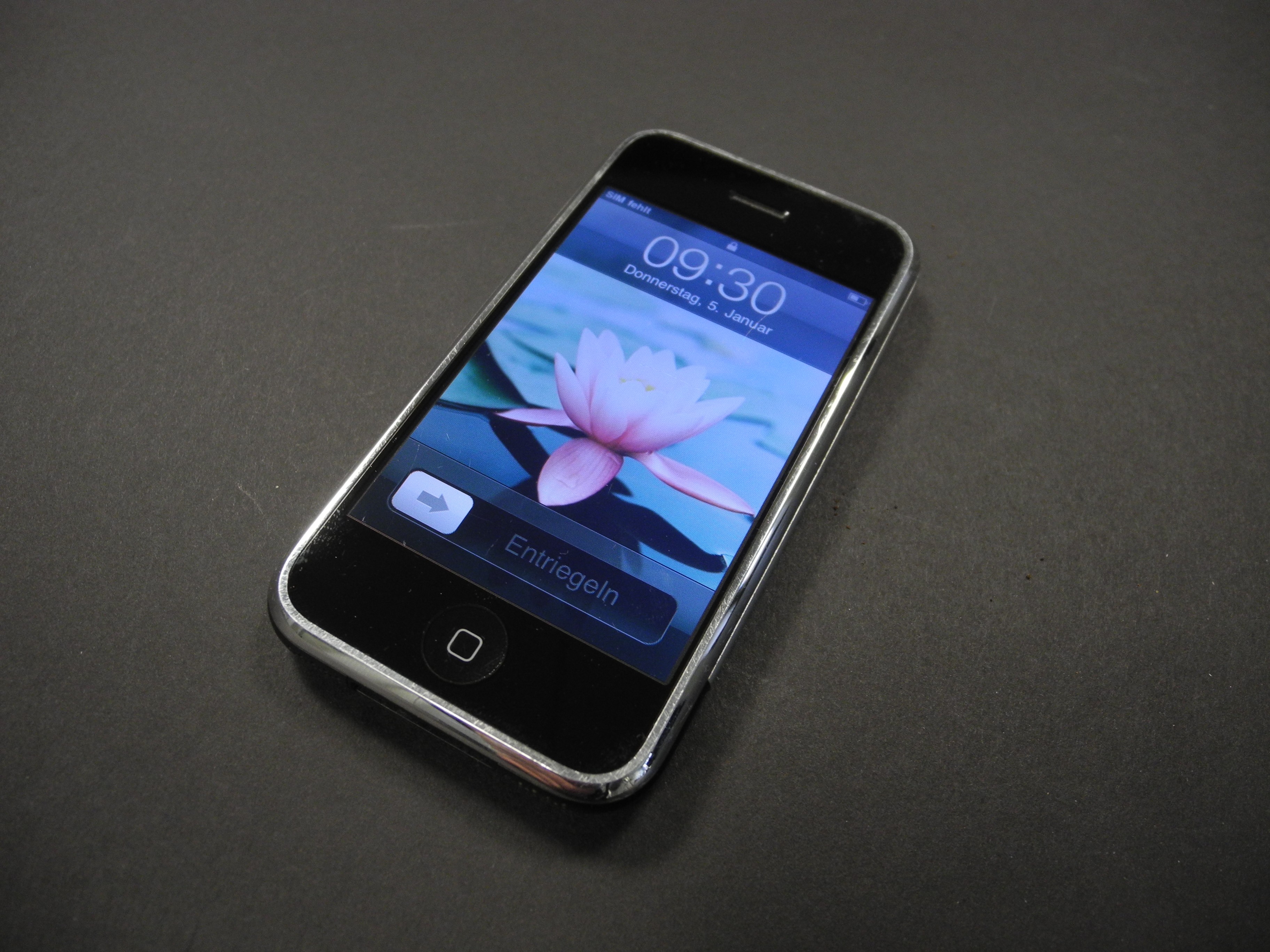 Apple iPhone 2G (Heinz Nixdorf MuseumsForum CC BY-NC-SA)