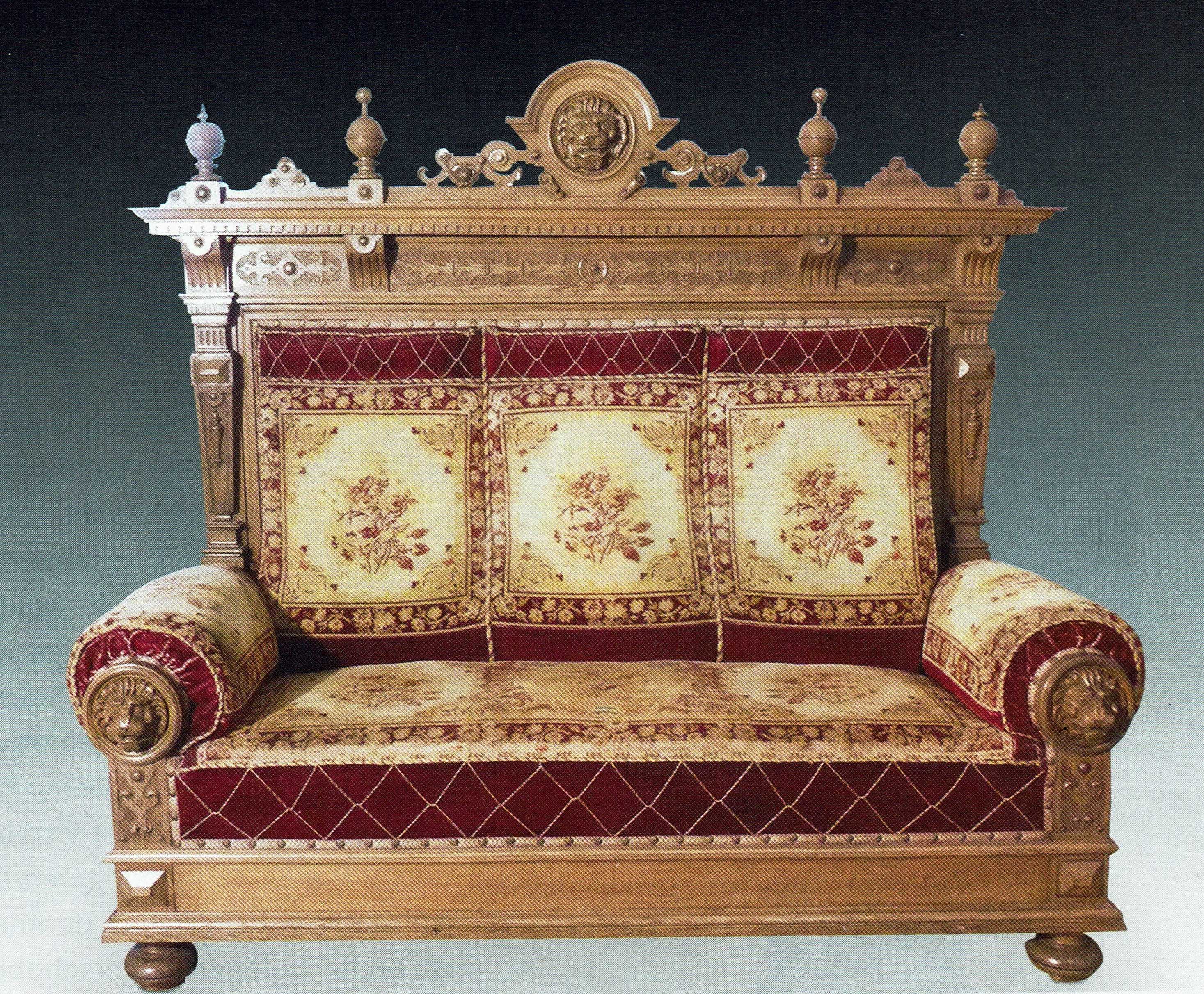 Sofa mit Aufsatz (Möbelmuseum Steinheim CC BY-NC-SA)