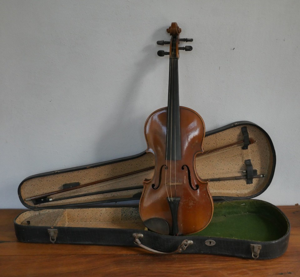 Geige mit Geigenkoffer (Museumsschule Hiddenhausen CC BY-NC-SA)