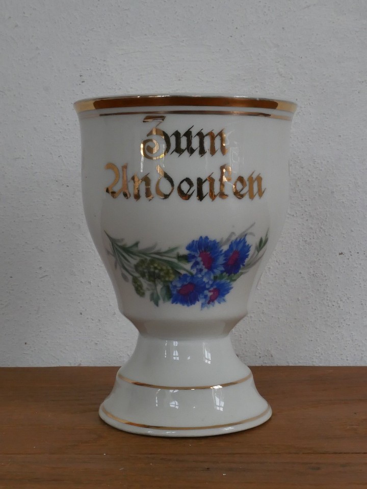 Kakaobecher "Zum Andenken" (Museumsschule Hiddenhausen CC BY-NC-SA)
