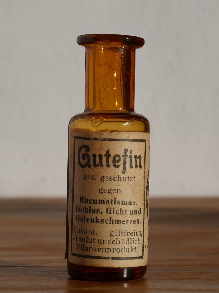 Rheumatismus-, Gicht- u. Ischias- Präparat "Gutefin" - Fläschchen (Museumsschule Hiddenhausen CC BY-NC-SA)