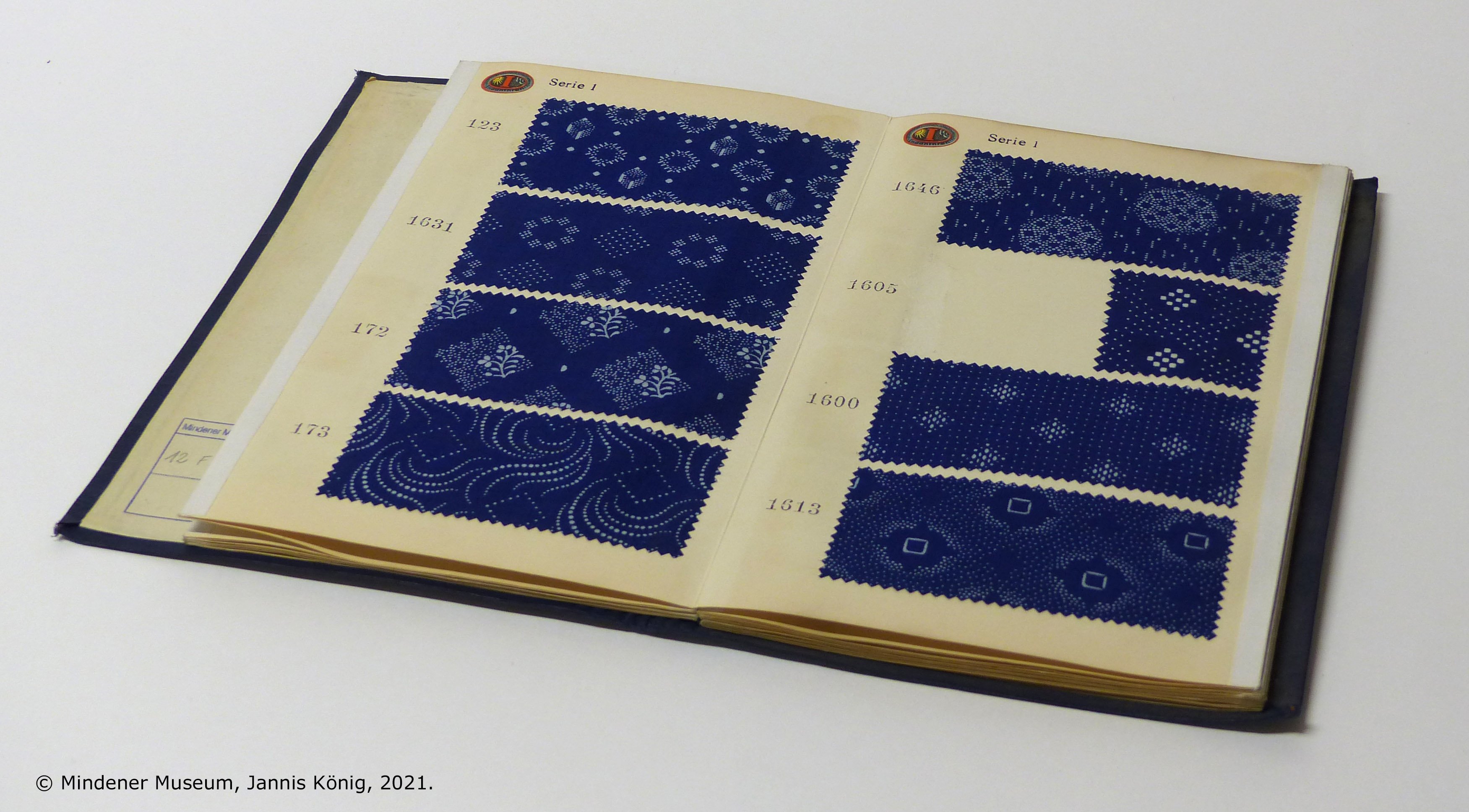 Musterbuch der Stoffdruckerei H. W. Küster aus Minden (Mindener Museum RR-R)