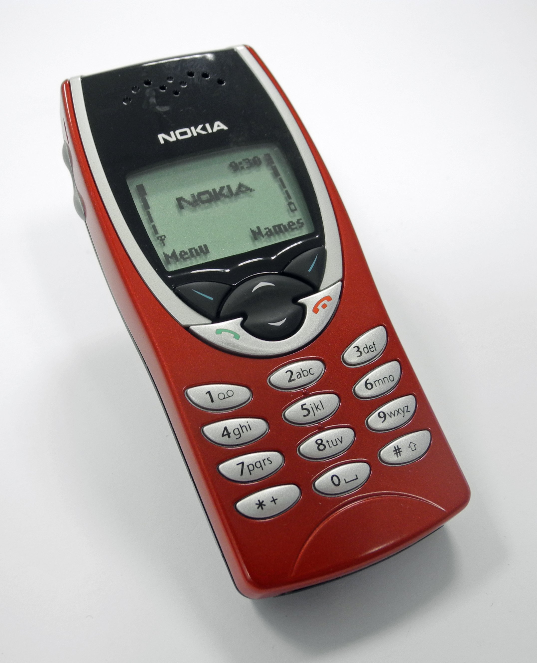Nokia 8210 (Heinz Nixdorf MuseumsForum CC BY-NC-SA)