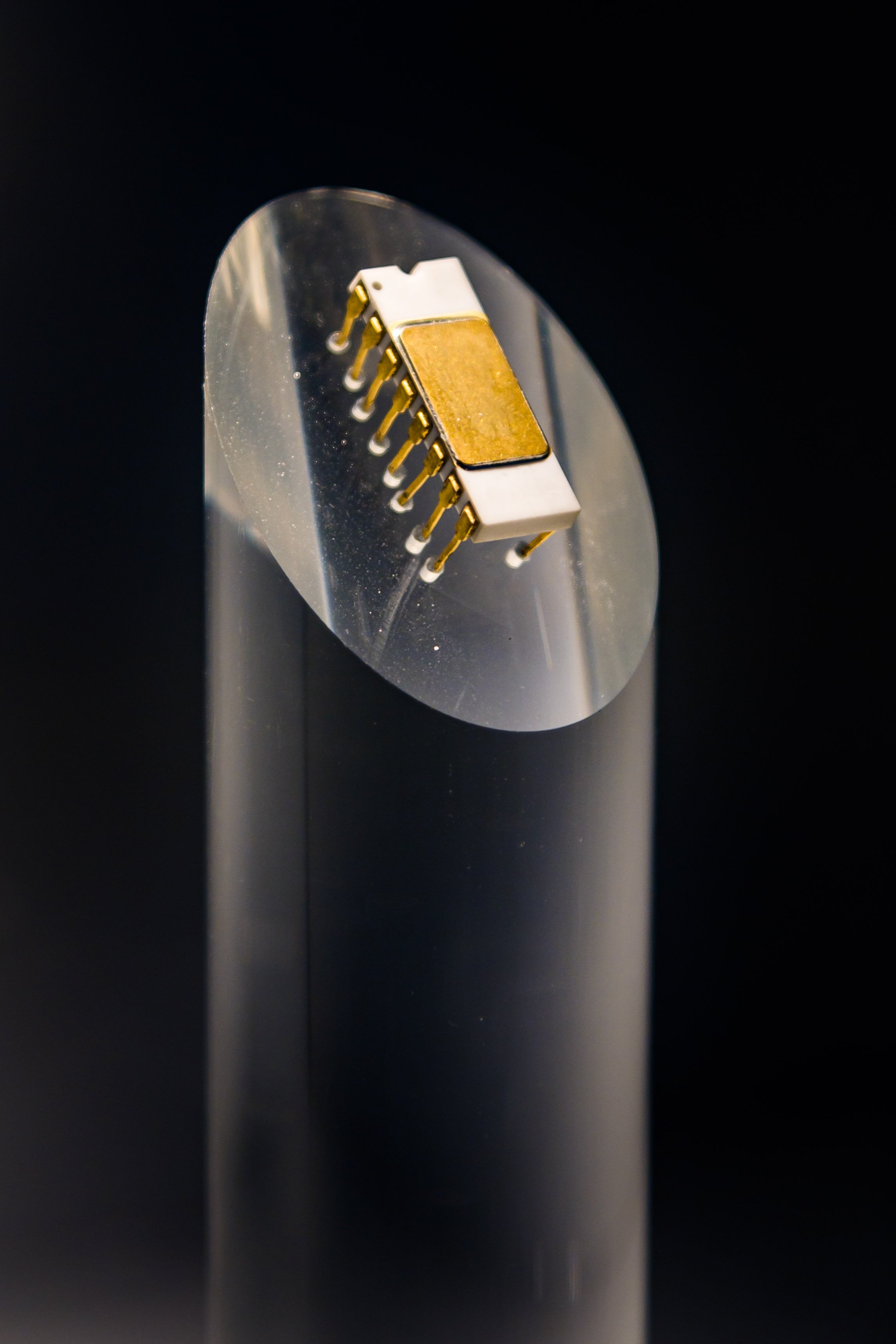 Intel Chip Mod. C 4004 (Heinz Nixdorf MuseumsForum CC BY-NC-SA)