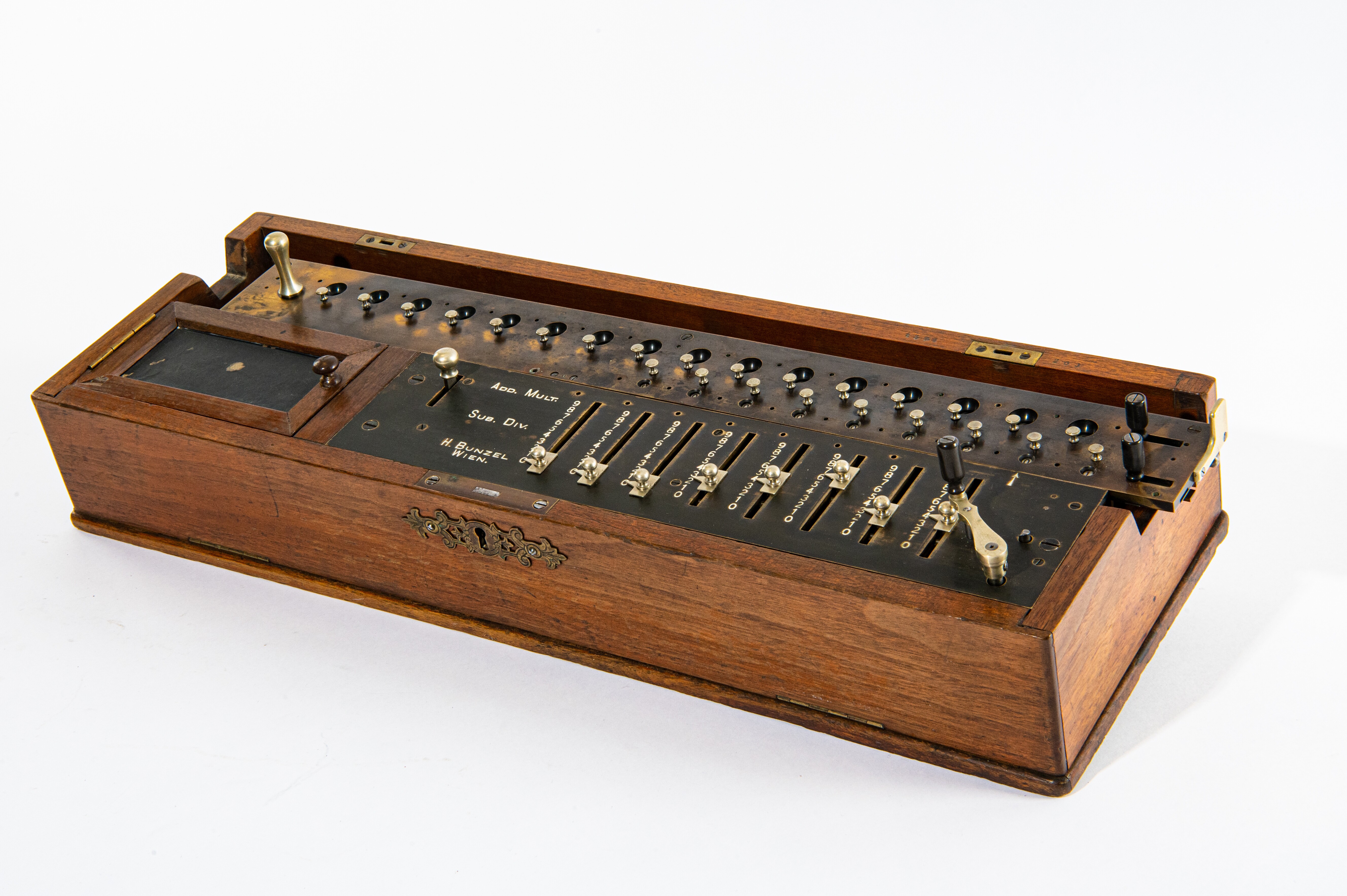 Bunzel - Arithmometer (Heinz Nixdorf MuseumsForum CC BY-NC-SA)