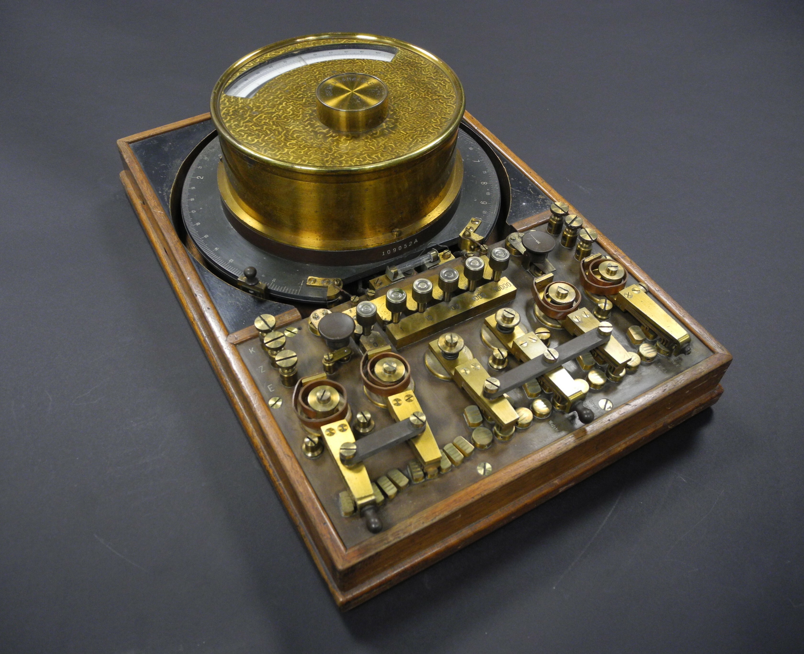 Universal-Messinstrument (UMI) für Telegraphen- und Telephonleitungen (Heinz Nixdorf MuseumsForum CC BY-NC-SA)