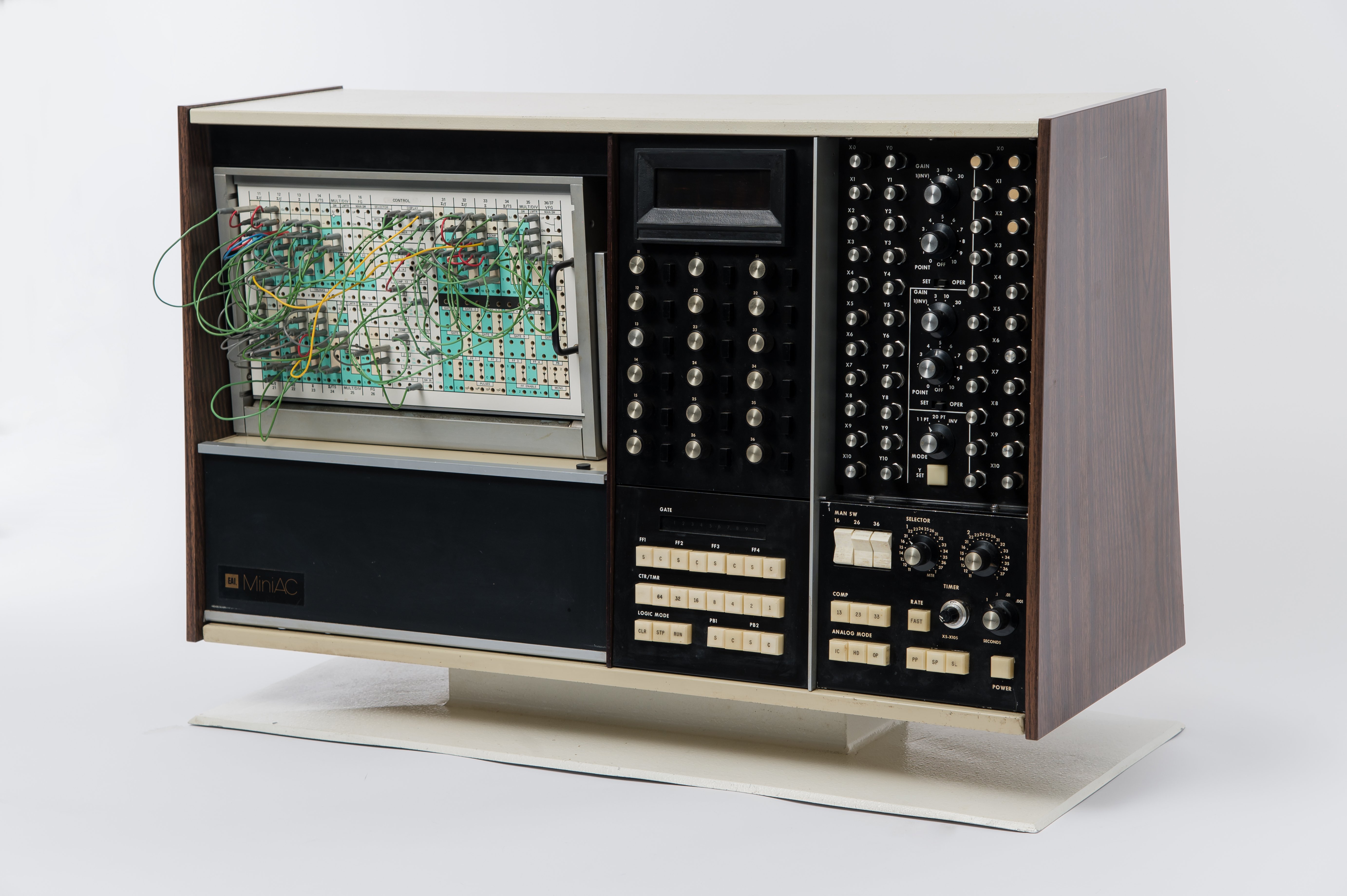 MiniAC Analog/Hybrid Computing System (Heinz Nixdorf MuseumsForum CC BY-NC-SA)