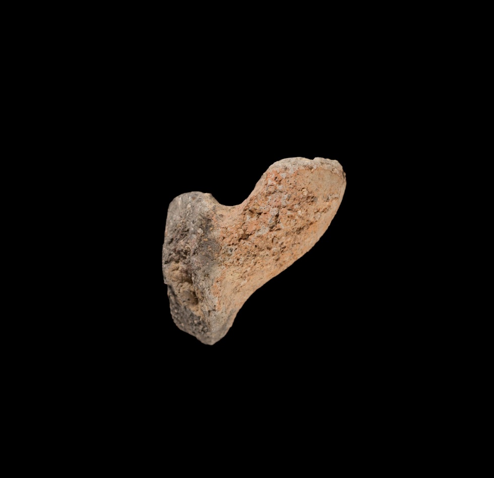 Fragment eines kräftigen Gefäßhenkels (Lippisches Landesmuseum Detmold CC BY-NC-SA)