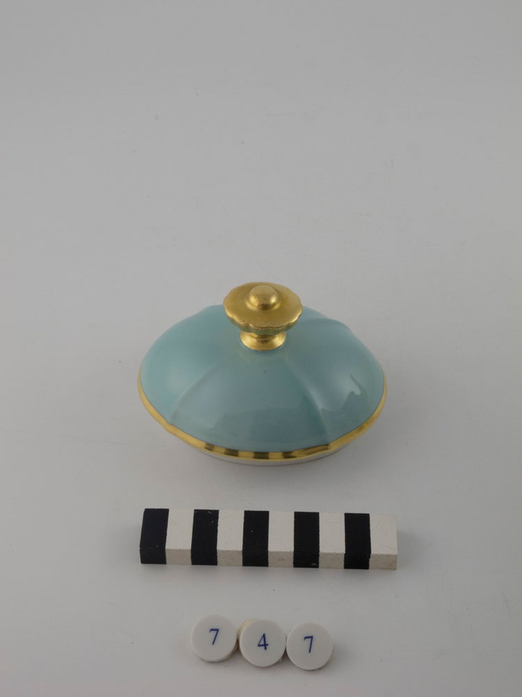 Teekanne Form 629 "katharina" (Deckel) (Museum im Schloss Porzellanmanufaktur FÜRSTENBERG CC BY-NC-SA)