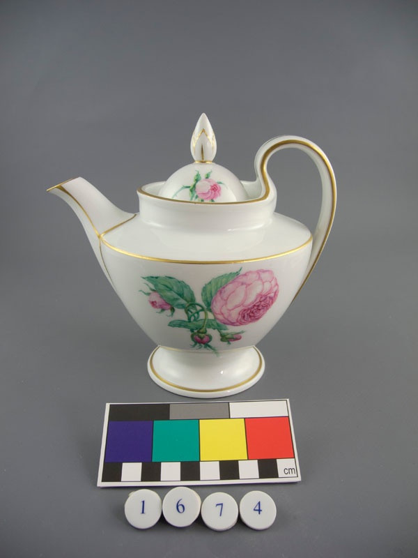 Teekanne Form 31 Mit Dekor B 1 (Museum im Schloss Porzellanmanufaktur FÜRSTENBERG CC BY-NC-SA)