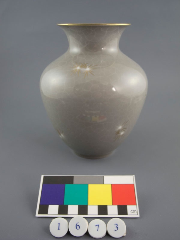 Vase 1174 Mit Ätzcraquelé (Museum im Schloss Porzellanmanufaktur FÜRSTENBERG CC BY-NC-SA)