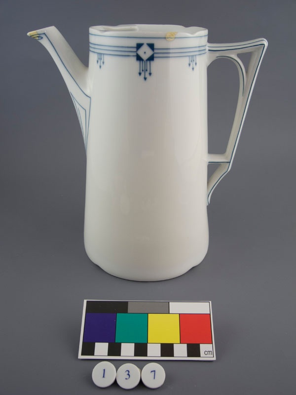 Kaffeekanne "norma" Form Nr. 601 (Korpus) (Museum im Schloss Porzellanmanufaktur FÜRSTENBERG CC BY-NC-SA)