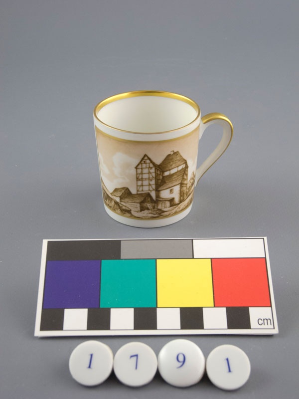 Tasse Mit Siebdruckbild (Allerleiding-Museum CC BY-NC-SA)