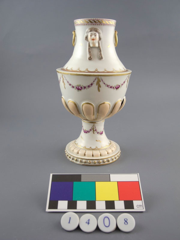 Potpourri-Vase Mit Maskarone (Korpus) (Museum im Schloss Porzellanmanufaktur FÜRSTENBERG CC BY-NC-SA)