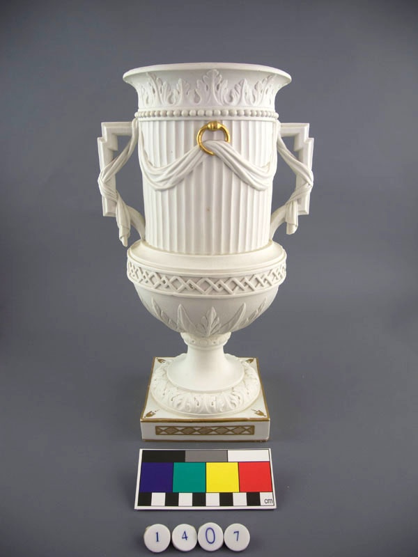 Vase Modell Lit. Bb Vase Modell Lit. Bb (Museum im Schloss Porzellanmanufaktur FÜRSTENBERG CC BY-NC-SA)