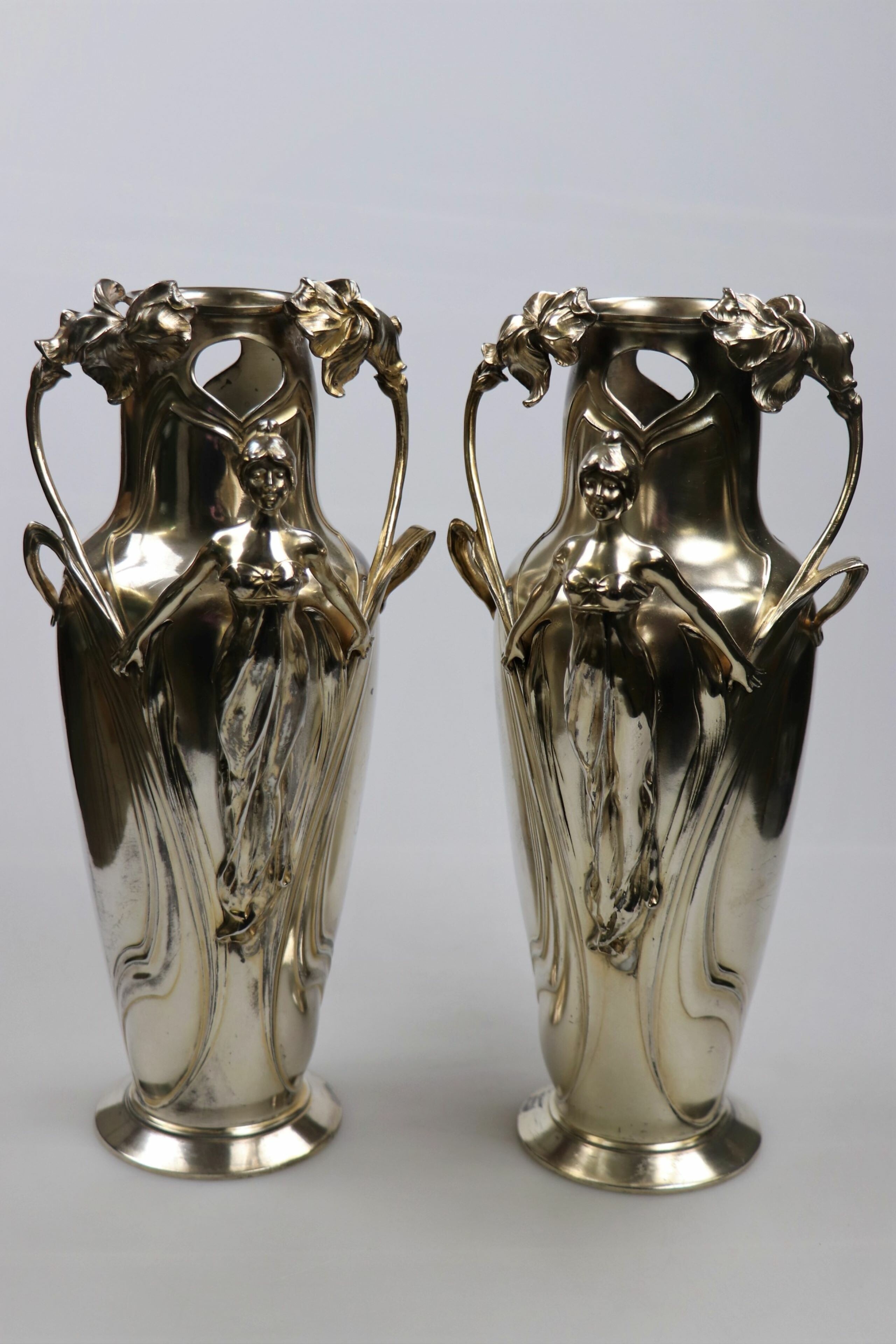 Ein Paar Vasen mit halbplastischer Frauendarstellung, Unbekannt um 1900 (KreisMuseum Zons CC BY-NC-SA)