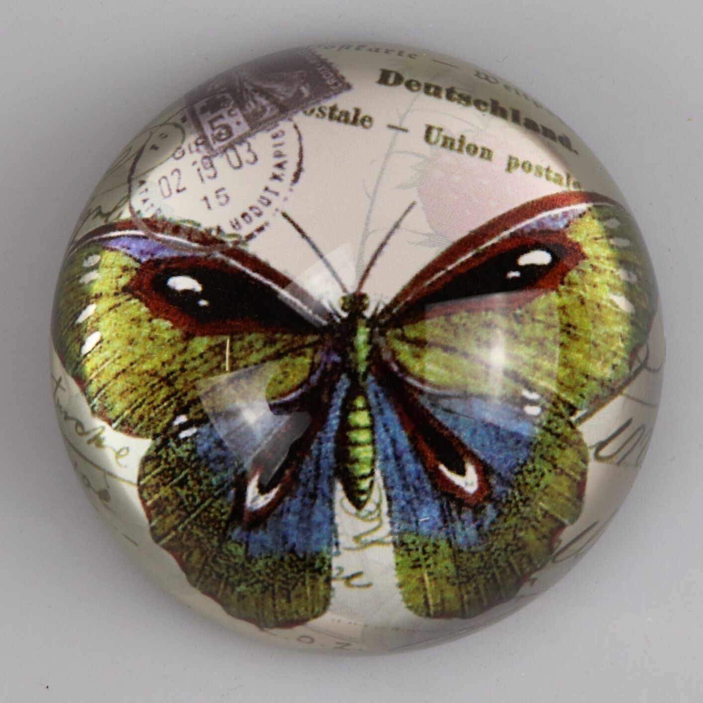 Flache Glaskugel mit Vintage Schmetterlings-Muster (Kreismuseum Zons CC BY-NC-SA)