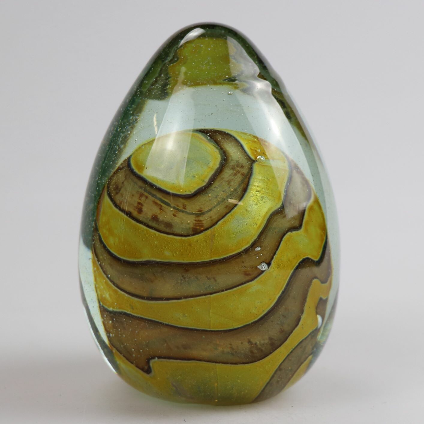 Ovale Glaskugel mit Streifenmuster (Kreismuseum Zons CC BY-NC-SA)