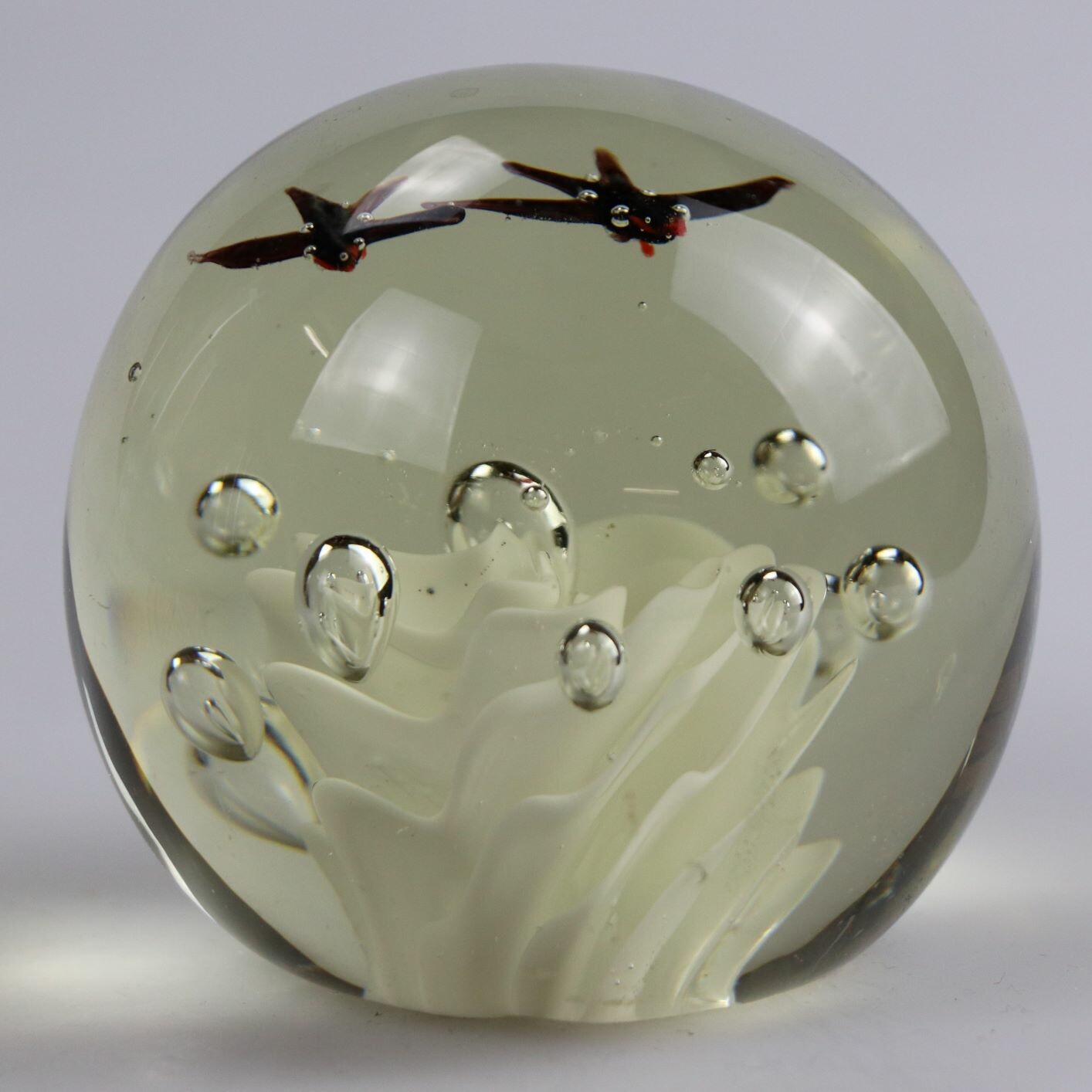 Glaskugel mit Rose und Vögel (Kreismuseum Zons CC BY-NC-SA)