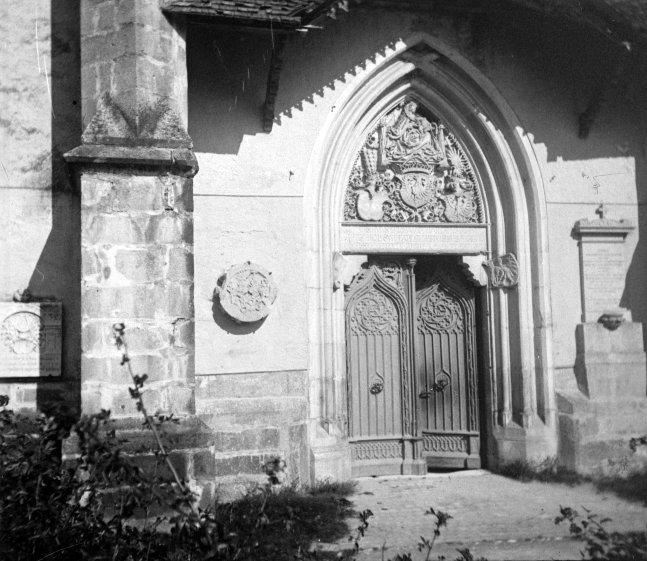 Südportal der Pfarrkirche in Sterzing (September 1901), 87110 sn L_o (DRM CC BY-NC-SA)
