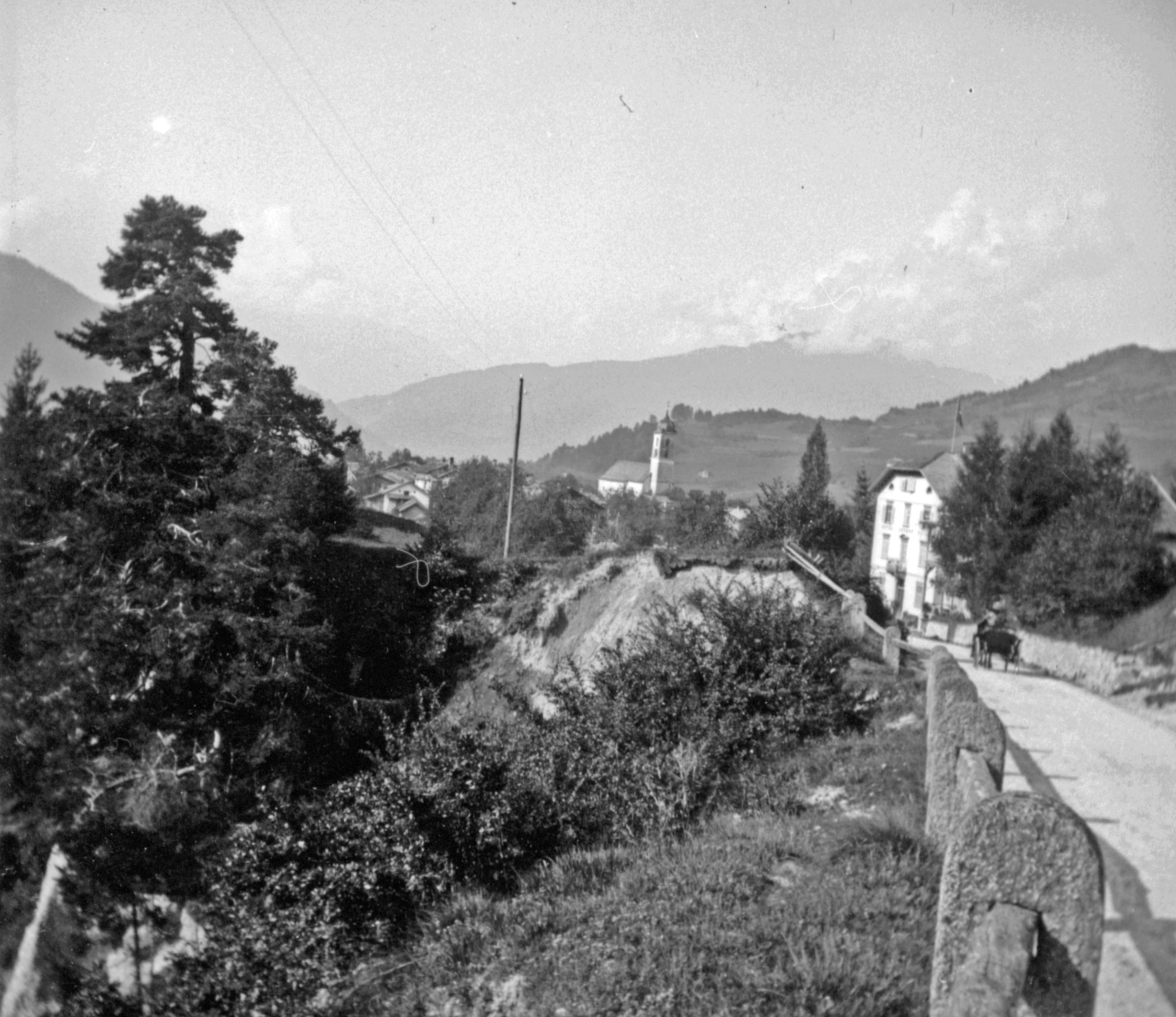 Straße ins Dorf Laax (Sommer 1901), 87067 sn L_o (DRM CC BY-NC-SA)