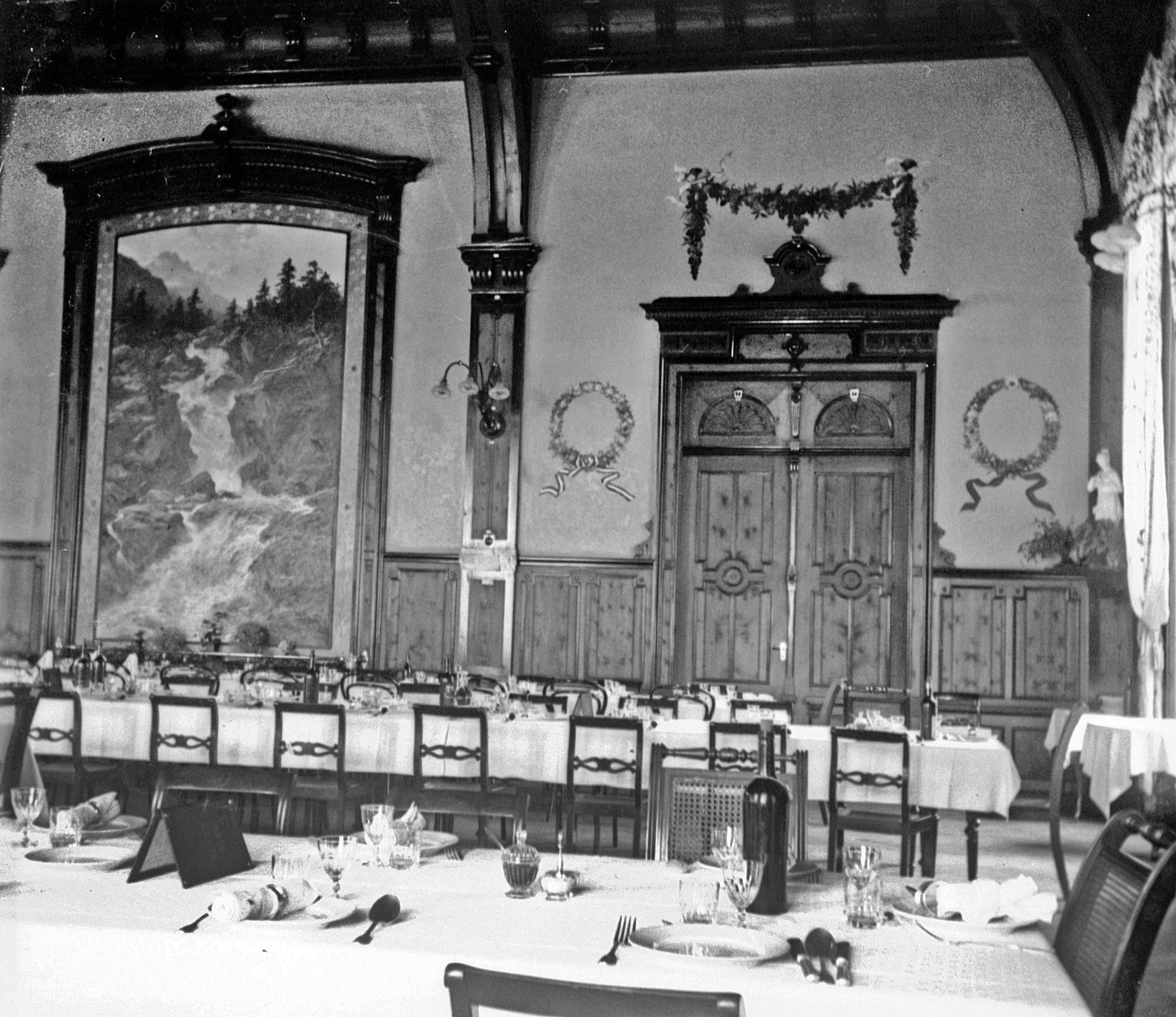 Großer Speisesaal im Hotel Weisses Kreuz (Sommer 1902), 87241 sn L_o (DRM CC BY-NC-SA)