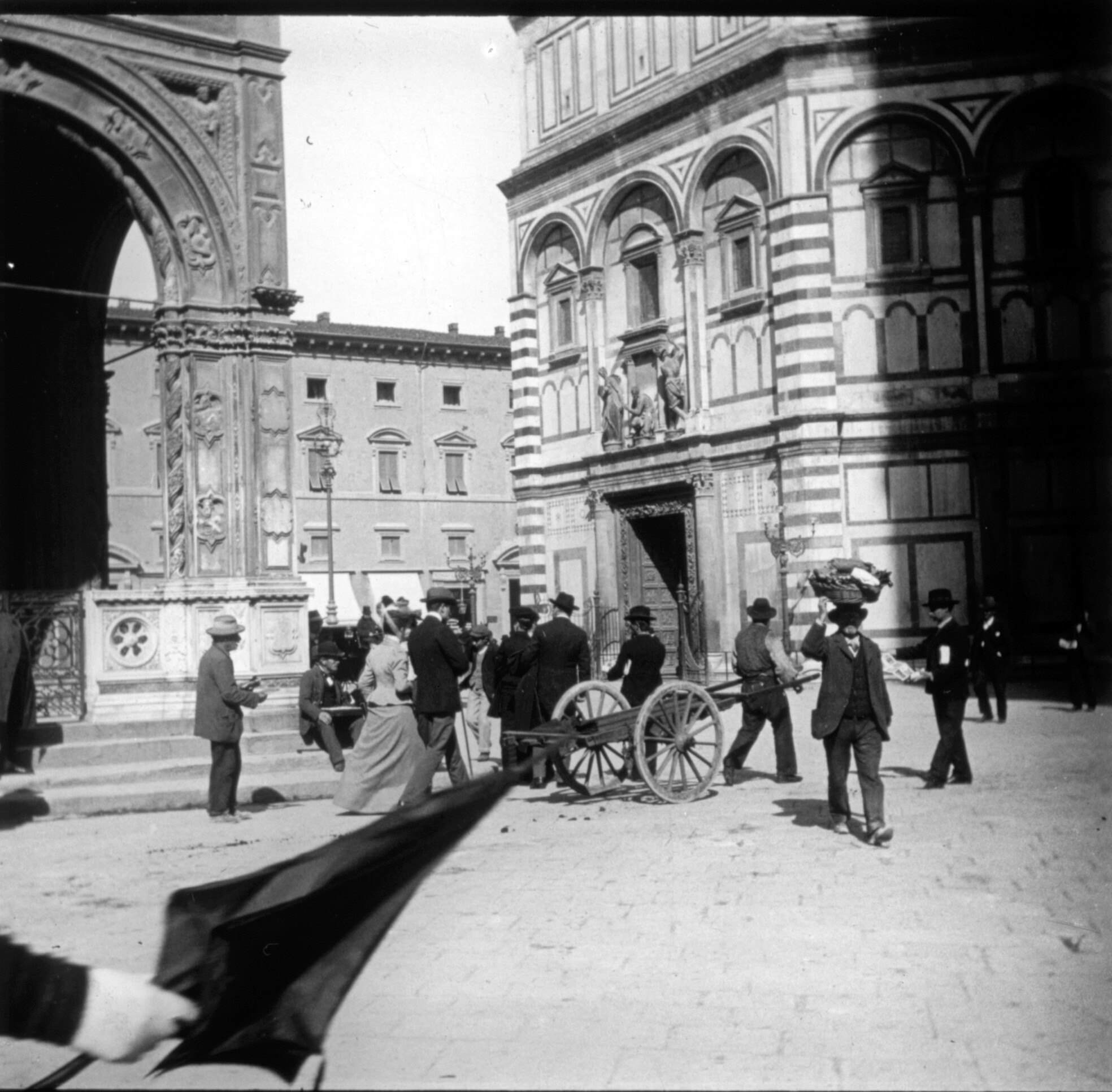 Loggia del Bigallo und Baptisterium in Florenz (März/April 1902), 87145 sd R_o (DRM CC BY-NC-SA)