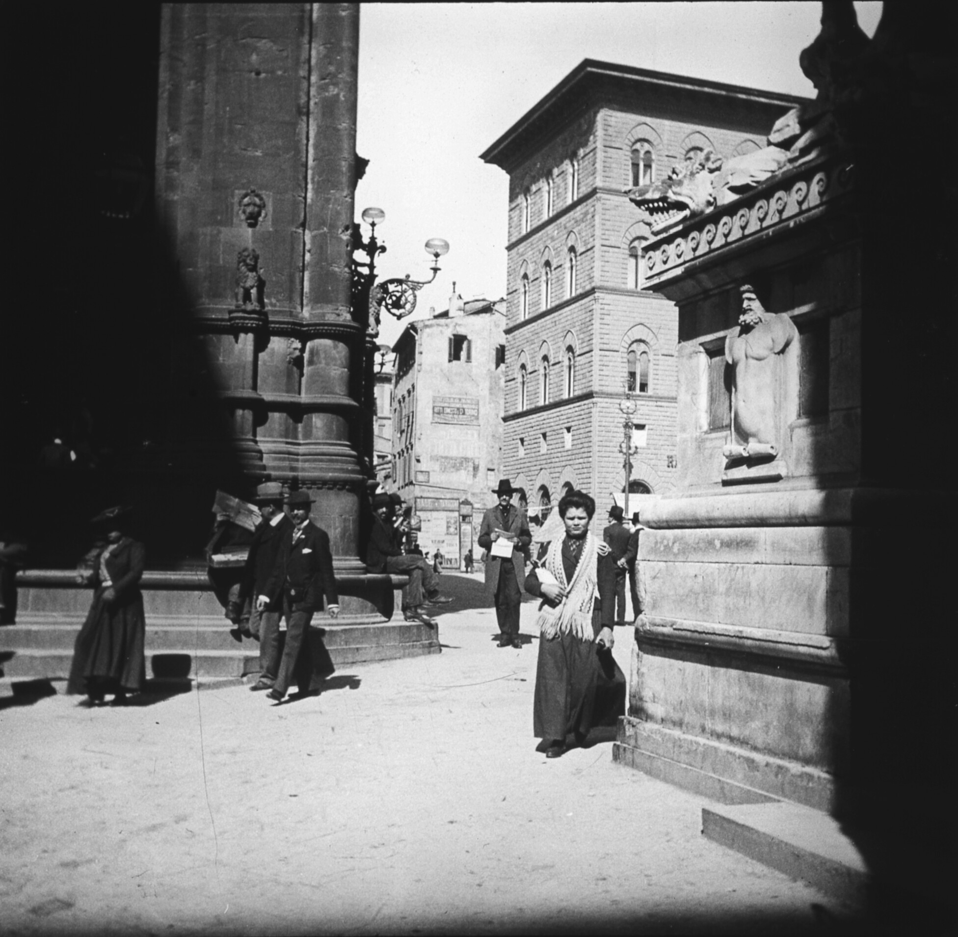 Ecke der Loggia dei Lanzi in Florenz (März/April 1902), 87131 sd L_o (DRM CC BY-NC-SA)