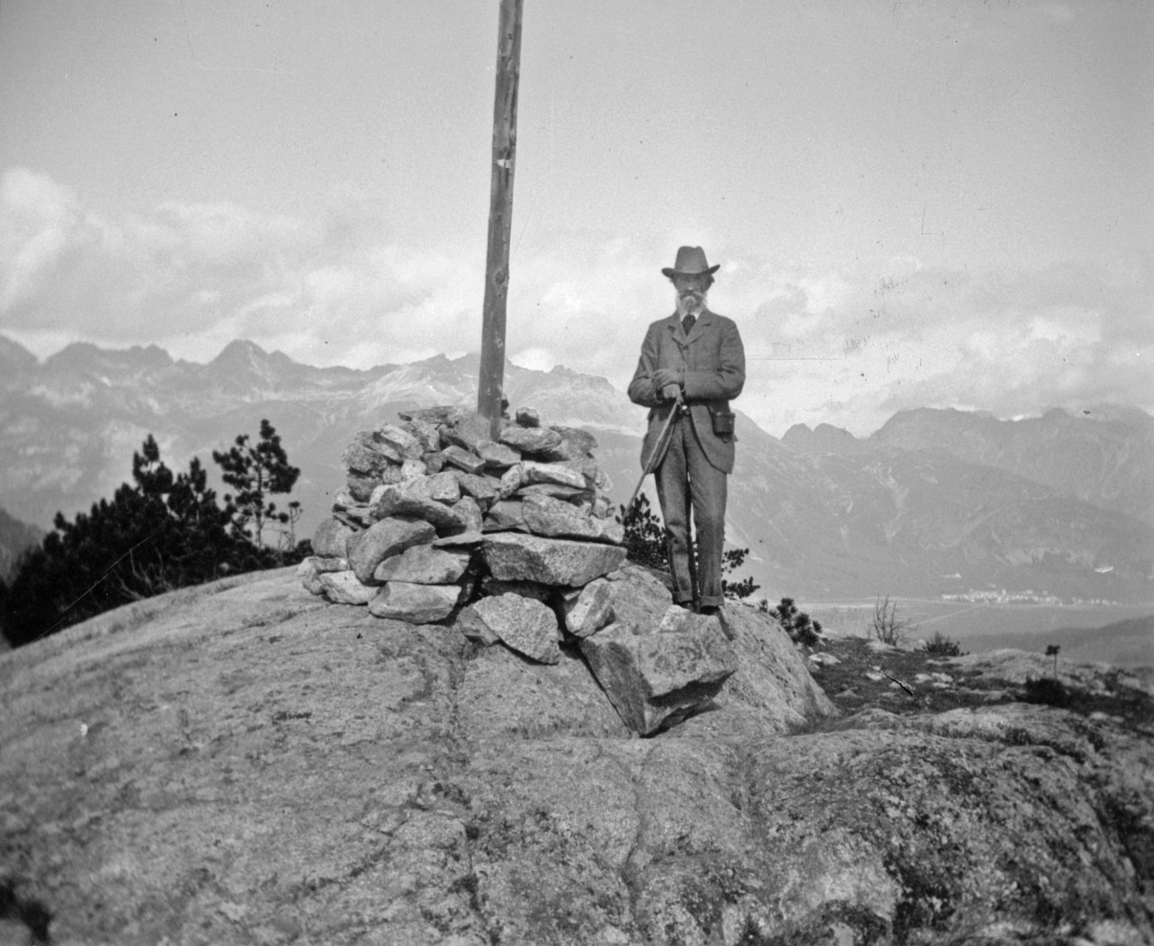 Arthur von Hippel auf dem Muottas Muragl (Sommer 1902), 87245 sn R_o (DRM CC BY-NC-SA)