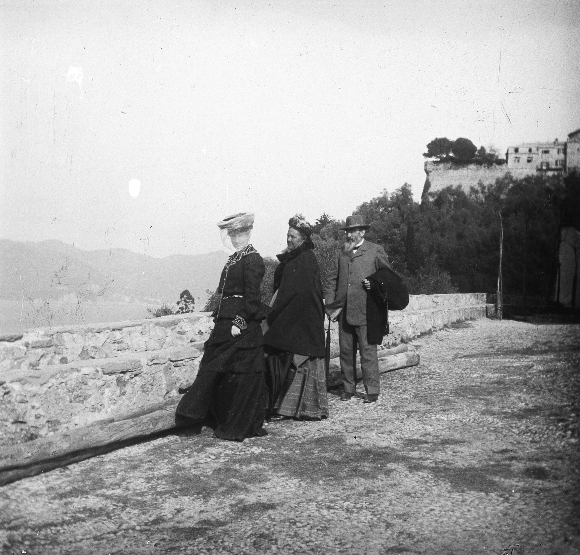 Vor der Kirche San Giorgio in Portofino (März/April 1903), 87354 sd R (DRM CC BY-NC-SA)