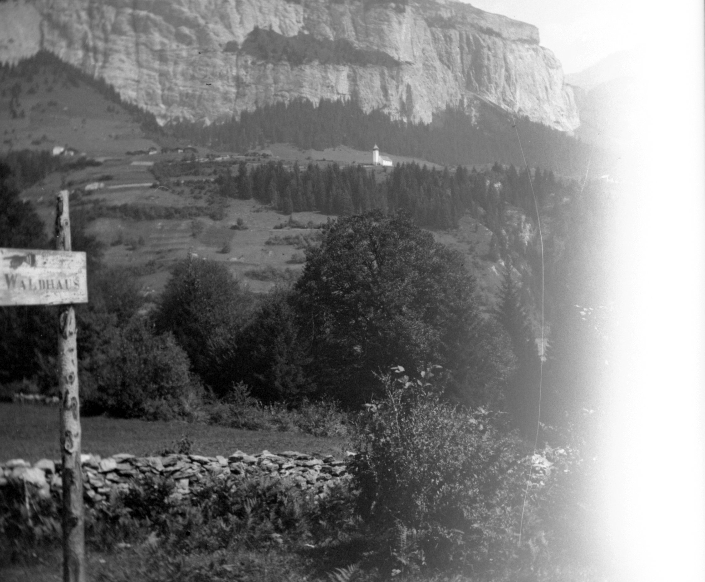 Flimserstein vom östlichen Ortsrand von Flims (August 1904), 87528 sn R_o.jpg (DRM CC BY-NC-SA)