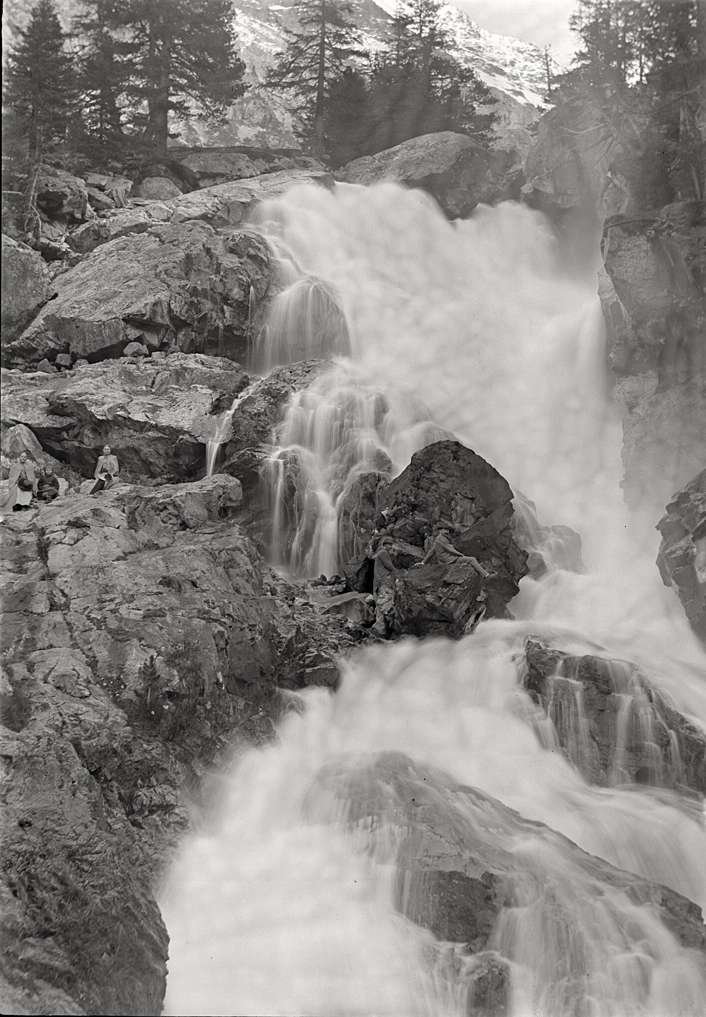 Gruppenaufnahme am Berninafall (24.08.1891), 86019 gp_o (DRM CC BY-NC-SA)