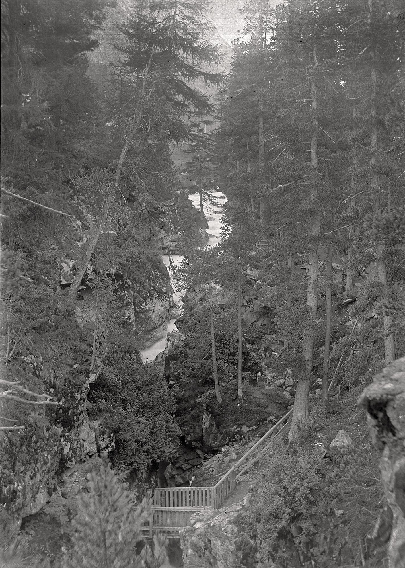 Schluchtpartie mit Languard-Wasserfall (13.09.1892), 86038_o (DRM CC BY-NC-SA)