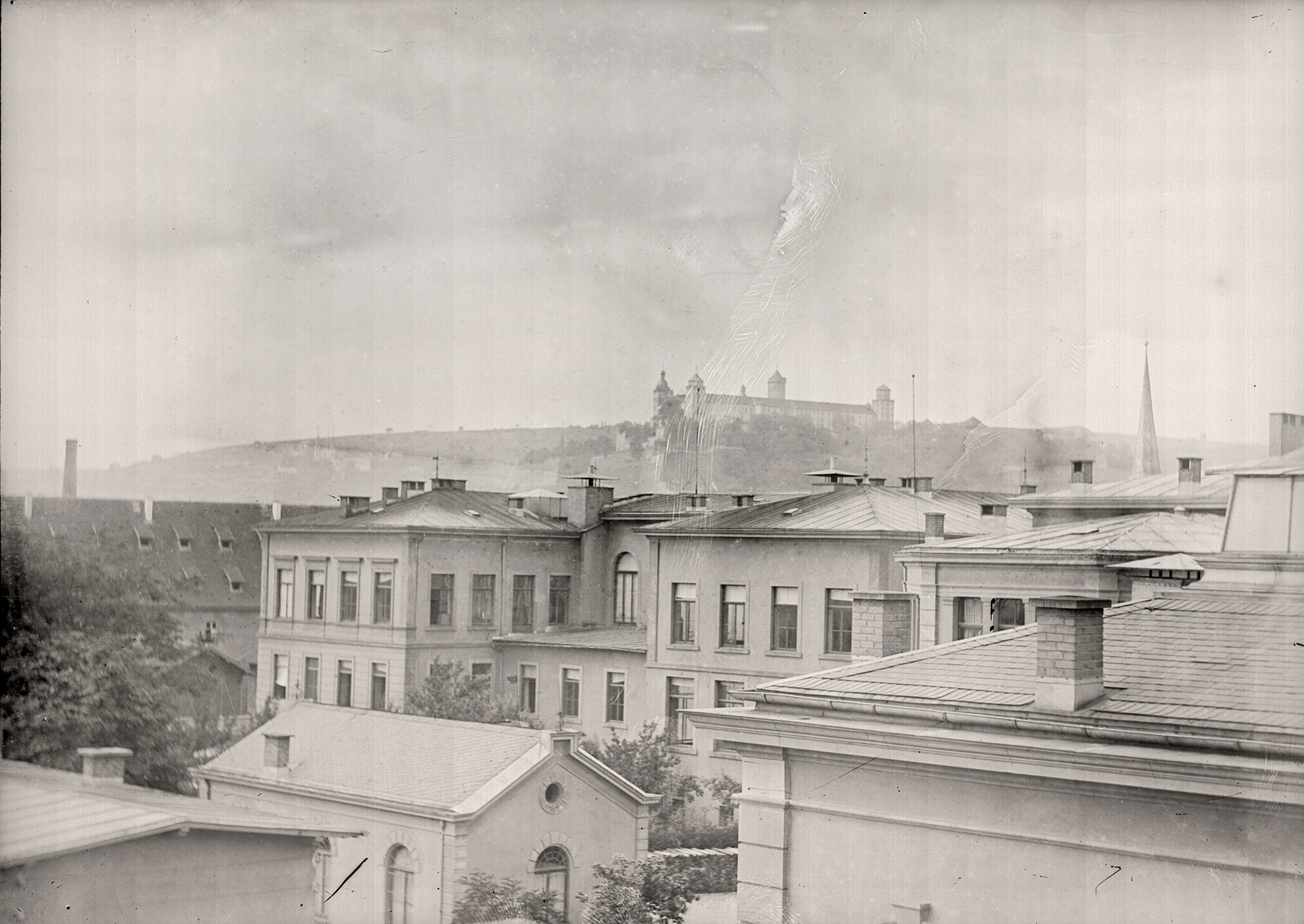 Belichtungsreihe: Festung Marienberg vom Dach des Physikalischen Institutes (29.06.1890), 86103_o (DRM CC BY-NC-SA)