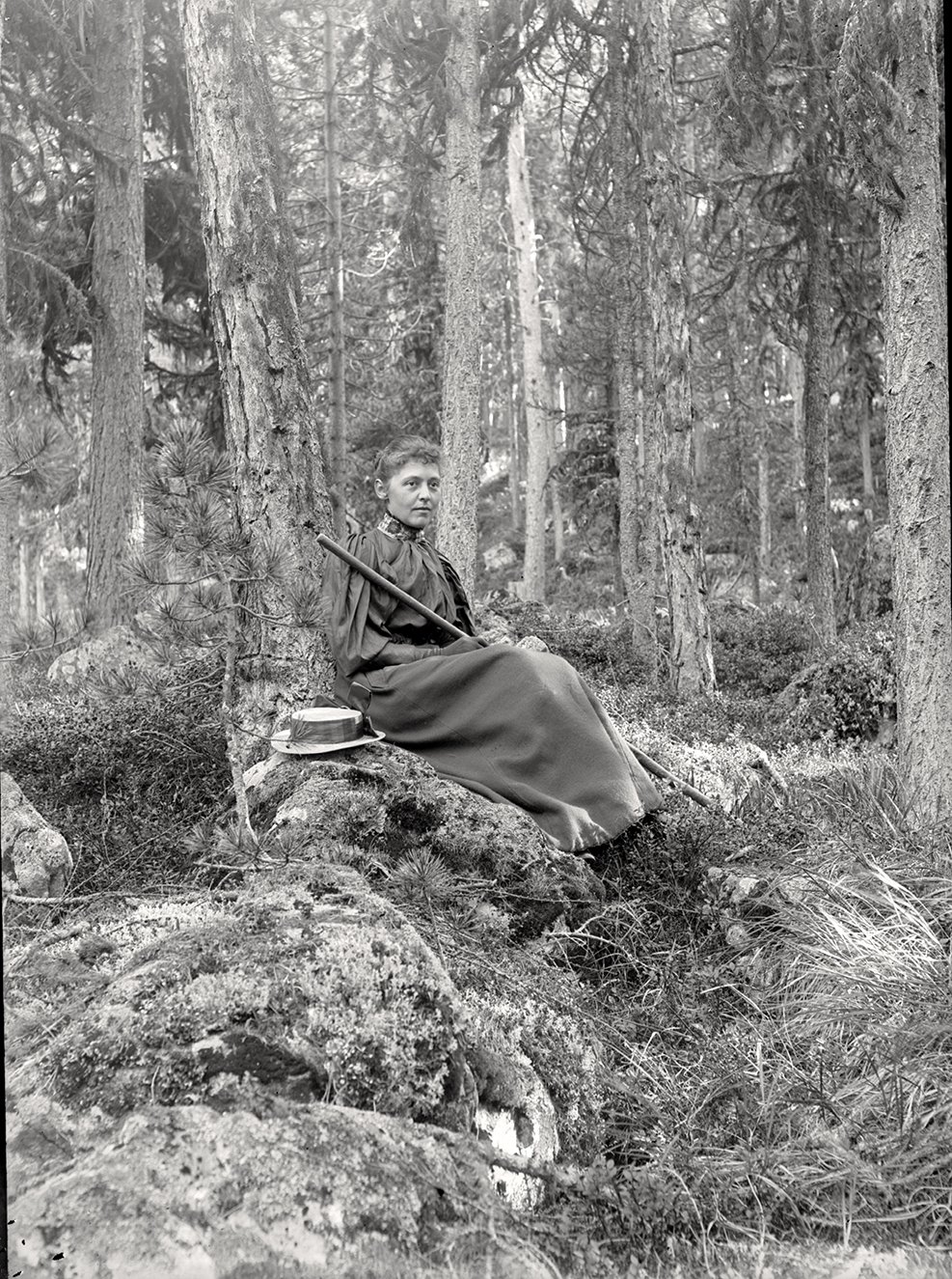 Fräulein Eigenbrodt im Wald (31.08.1895), 86161_o (DRM CC BY-NC-SA)