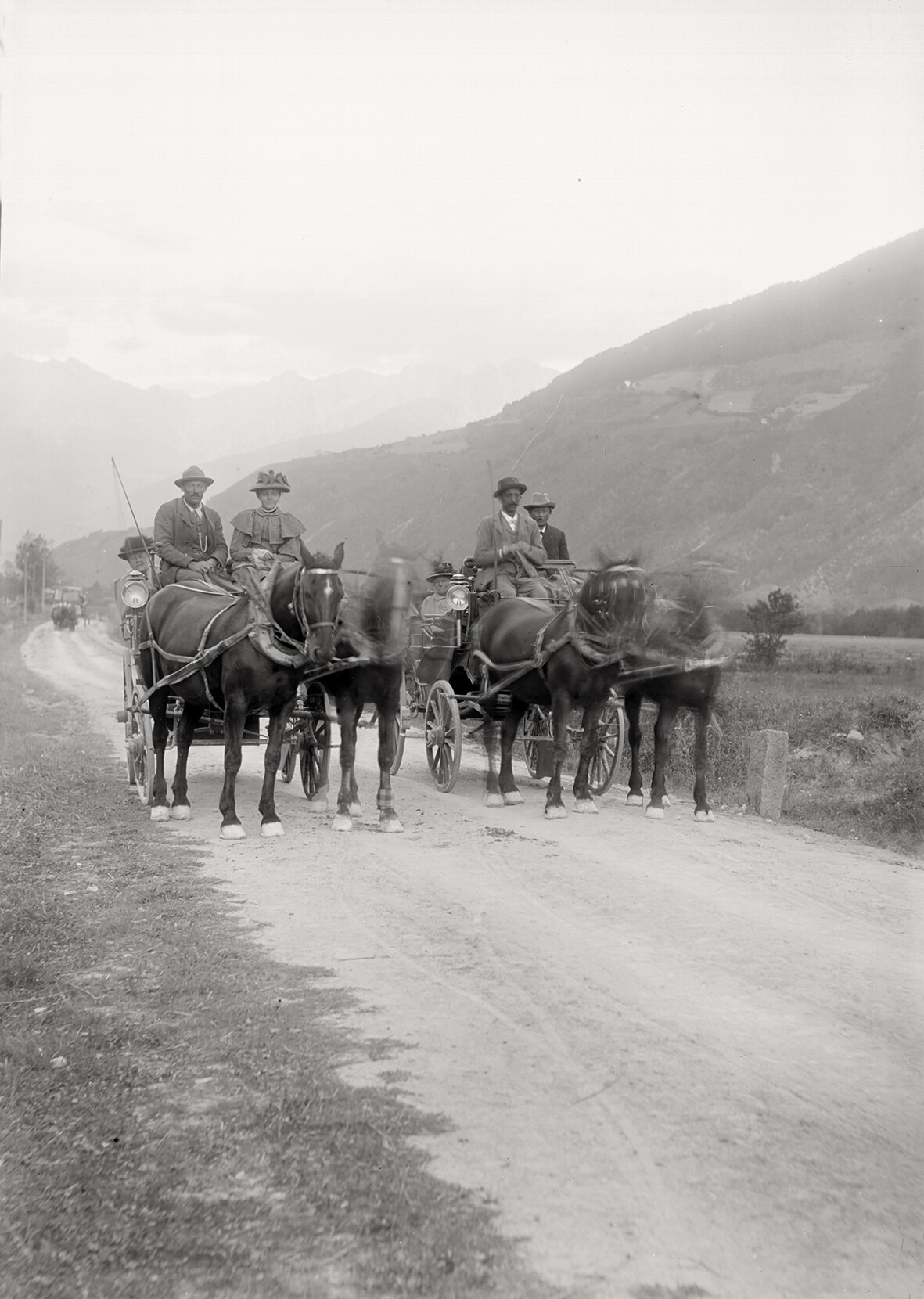 Zwei Kutschen im Etschtal kurz vor Meran (15.09.1895), 86091 gp_o (DRM CC BY-NC-SA)
