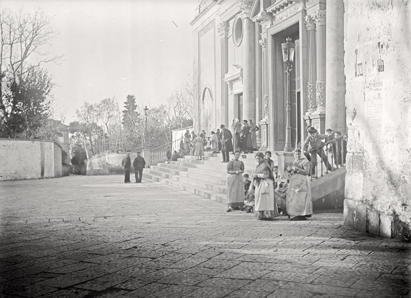 Basilica San Michele Arcangelo in Piano di Sorrento (01.04.1896), 86174_o (DRM CC BY-NC-SA)