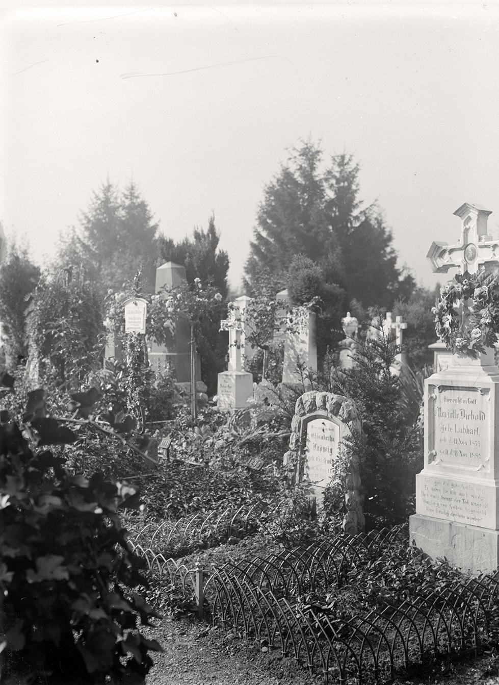 Grab von Elisabeth Ludwig auf einem Friedhof in Zürich (02.08.1895), 86188_o (DRM CC BY-NC-SA)