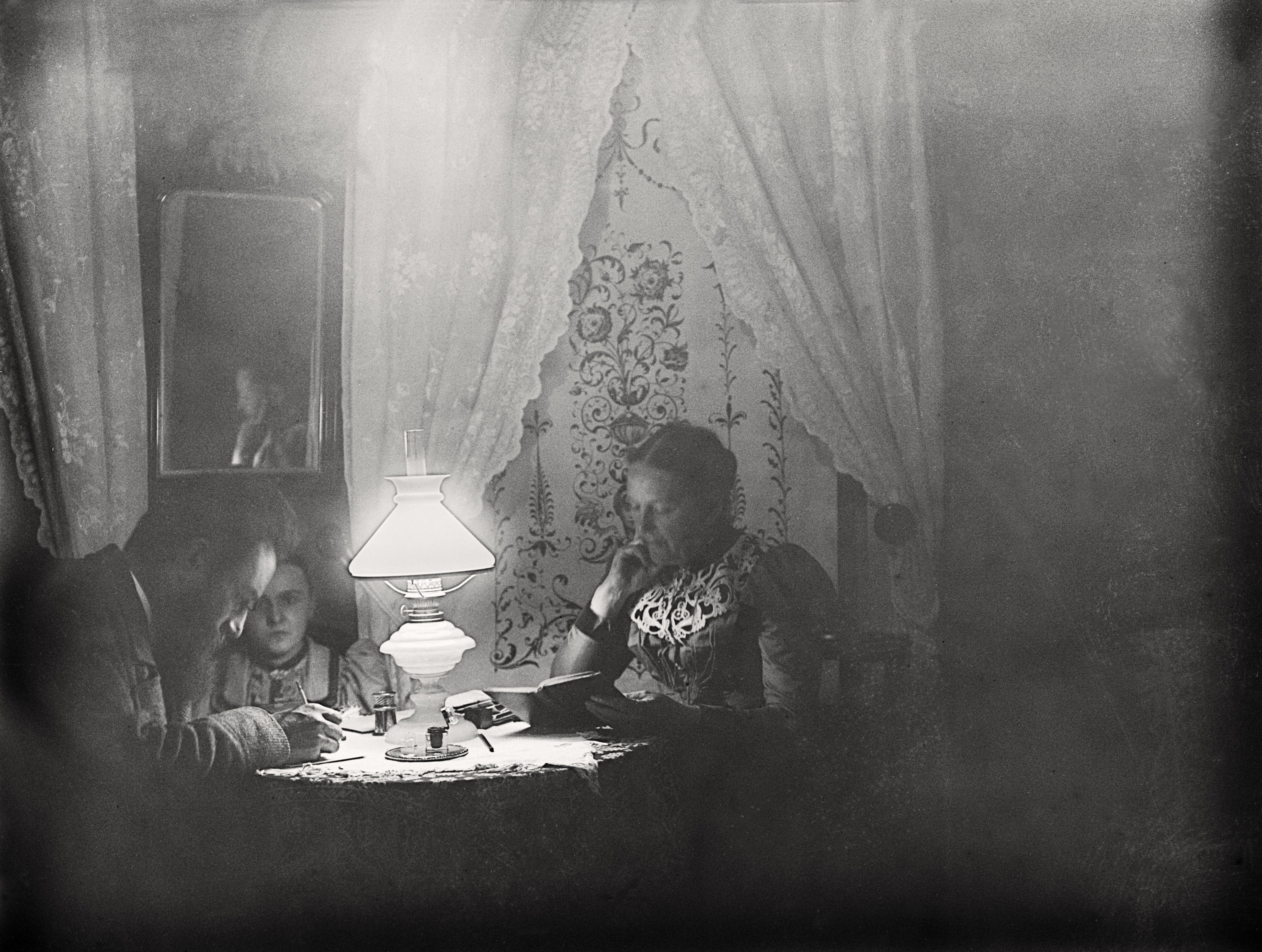 Familie Röntgen im Zimmer Nr. 2 des Hotels Weisses Kreuz in Pontresina (12.09.1897), 86293_o (DRM CC BY-NC-SA)